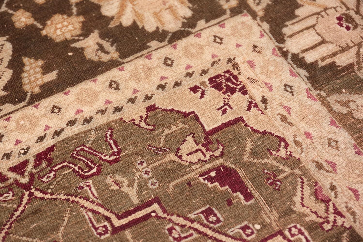 Antiker indischer Agra-Teppich. Größe: 5 ft 9 in x 8 ft 5 in  im Angebot 1