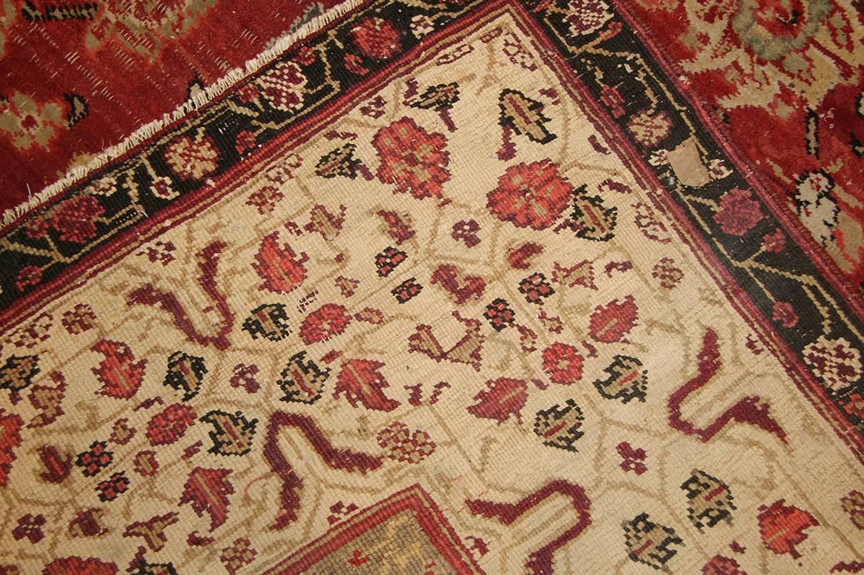 Antiker indischer Agra-Teppich. Größe: 6 Fuß x 8 Fuß 9 Zoll im Zustand „Gut“ im Angebot in New York, NY