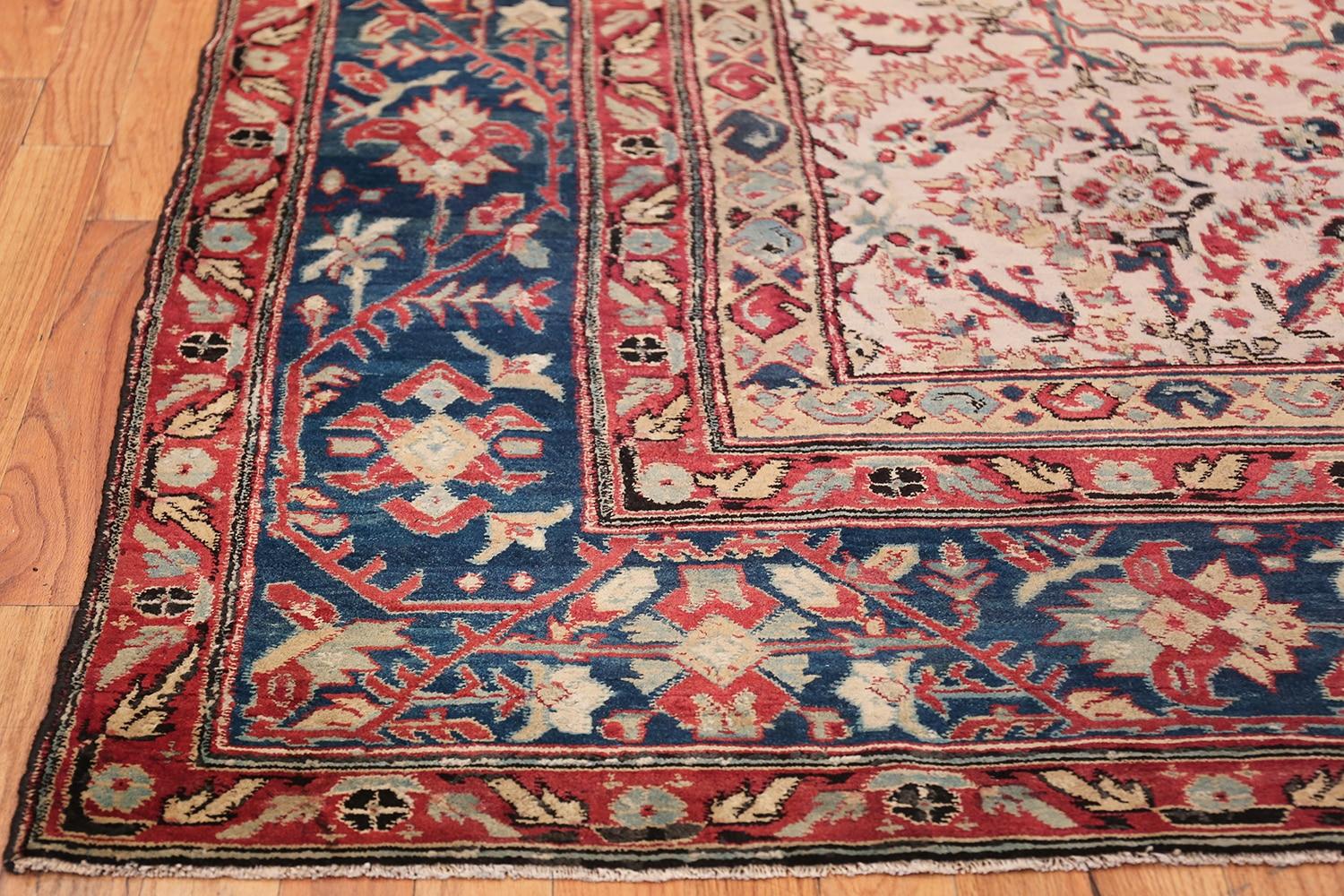 Antiker indischer Agra-Teppich. Größe: 7 Fuß 5 Zoll x 9 Fuß 9 Zoll im Angebot 1