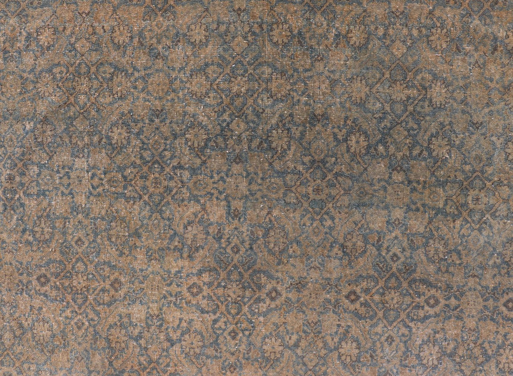 Misure: 6'9 x 14'0 
Antico tappeto indiano Agra con intricati disegni floreali in blu 6'9 x 14'0. Keivan Woven Arts/ tappeto/AVI-0704, paese d'origine/tipo: Iran / Agra, circa 1900.

Questo squisito tappeto antico indiano Agra è un'esibizione