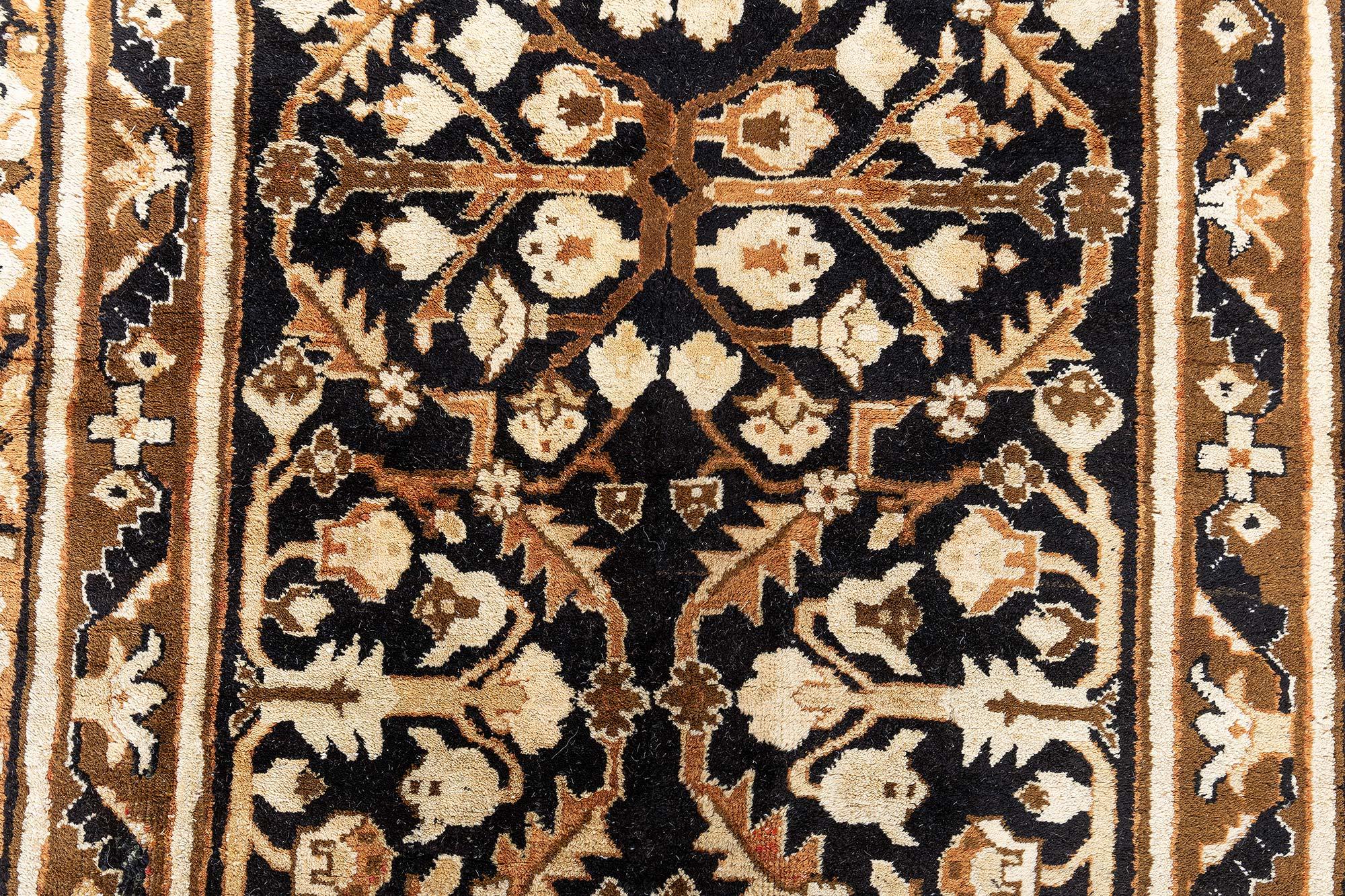 Antiker indischer Agra Läufer (Fragment) Doris Leslie Blau (Indisch) im Angebot