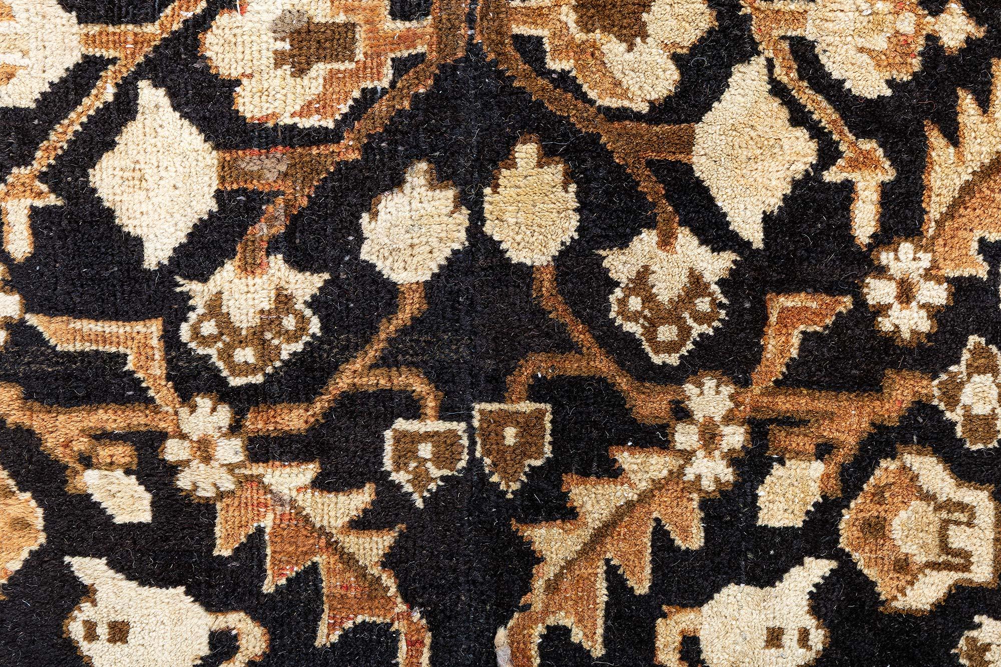 Antiker indischer Agra Läufer (Fragment) Doris Leslie Blau (20. Jahrhundert) im Angebot