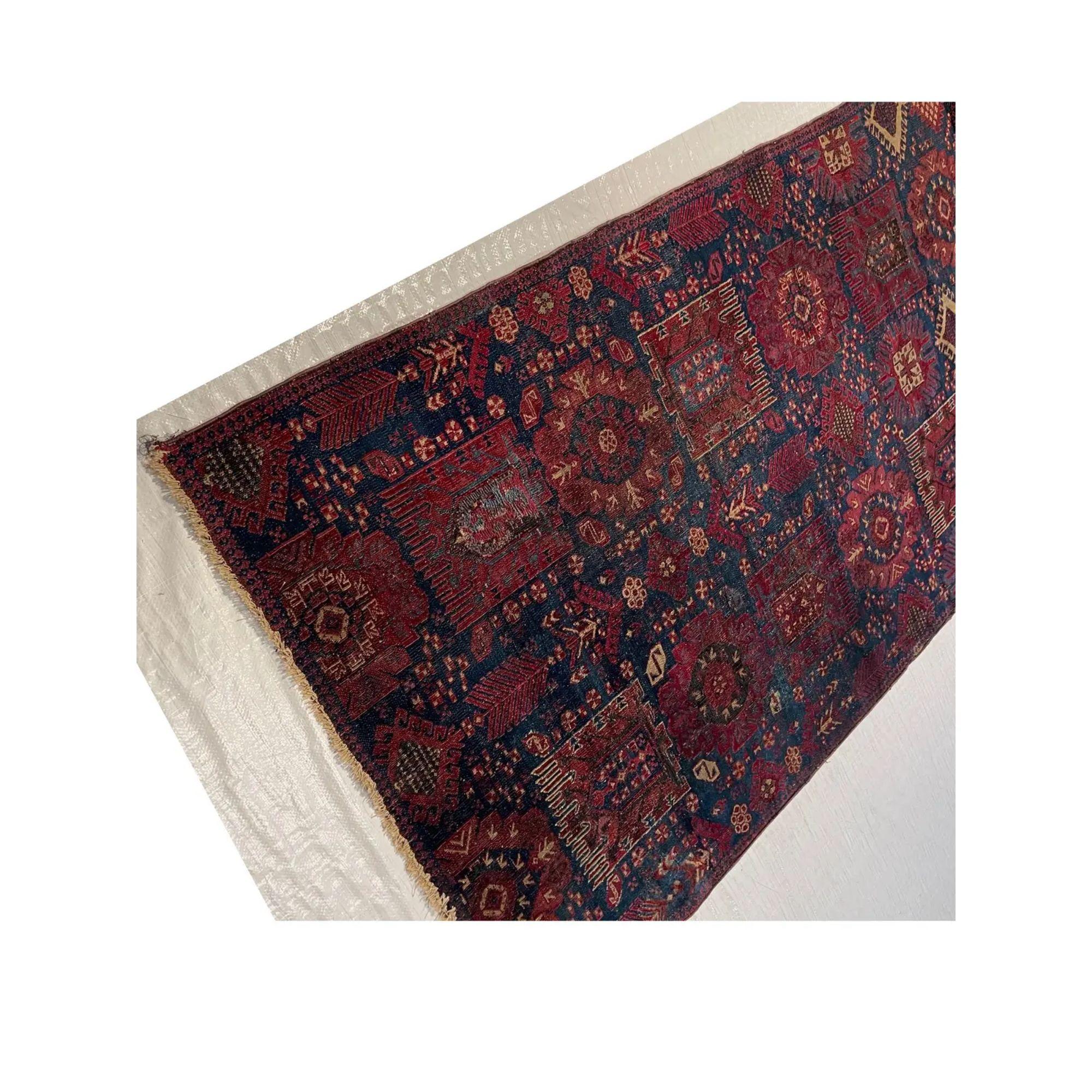Antiker indischer Agra-Teppich im traditionellen Design, 6'8''x3'11'' (Frühes 20. Jahrhundert) im Angebot