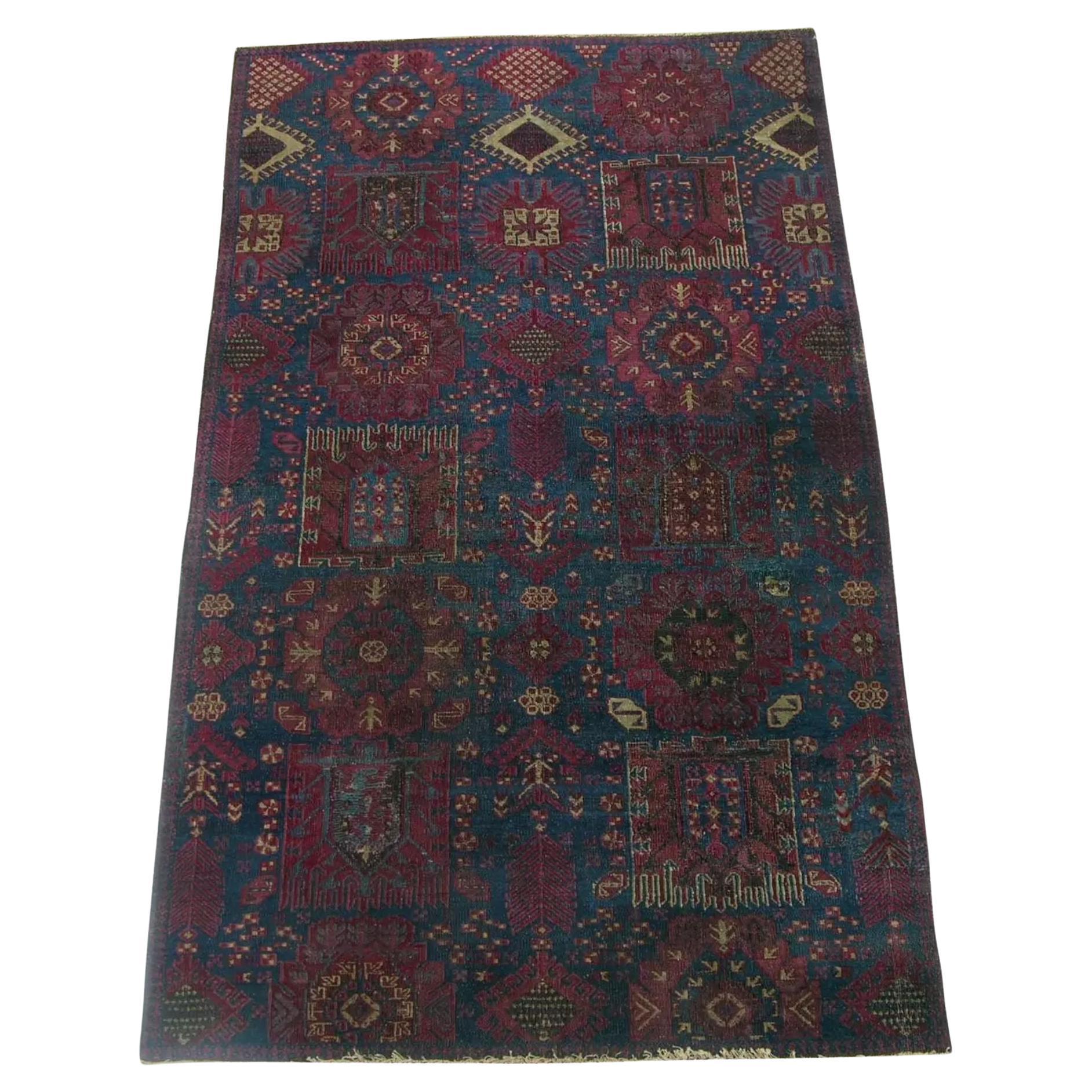 Antiker indischer Agra-Teppich im traditionellen Design, 6'8''x3'11'' im Angebot