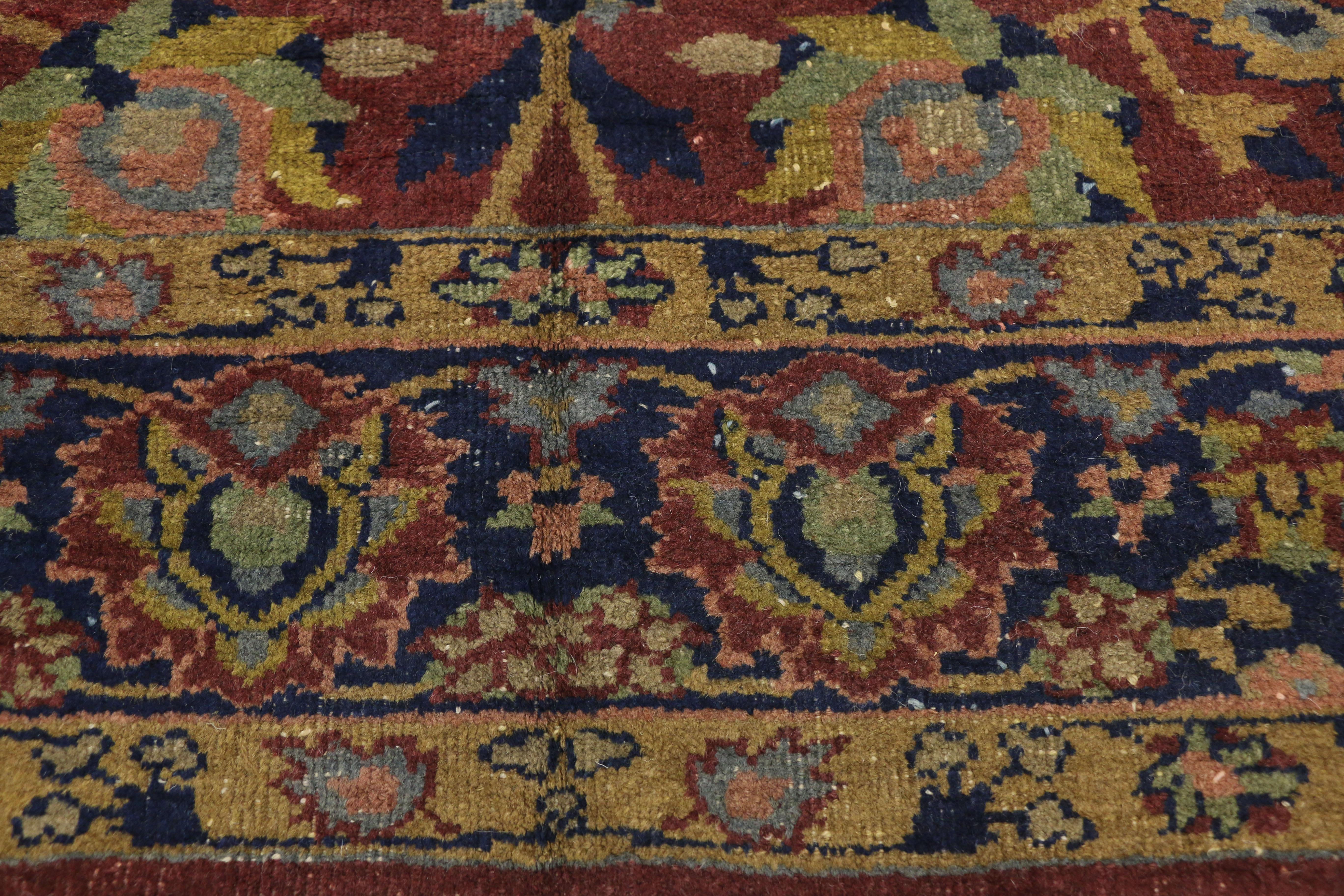Indien Tapis de galerie indien antique d'inspiration Agra William Morris avec style Arts & Crafts en vente