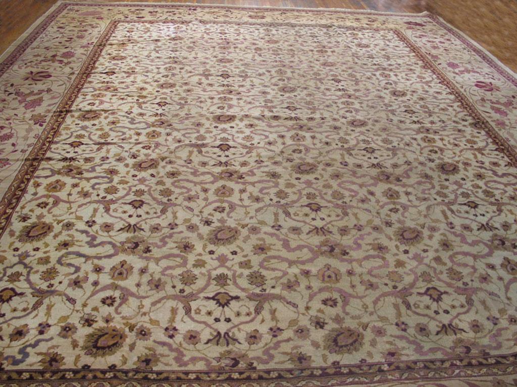 Early 20th Century N. Indian Amritsar Carpet ( 17' x 22' - 518 x 671 ) In Good Condition For Sale In New York, NY