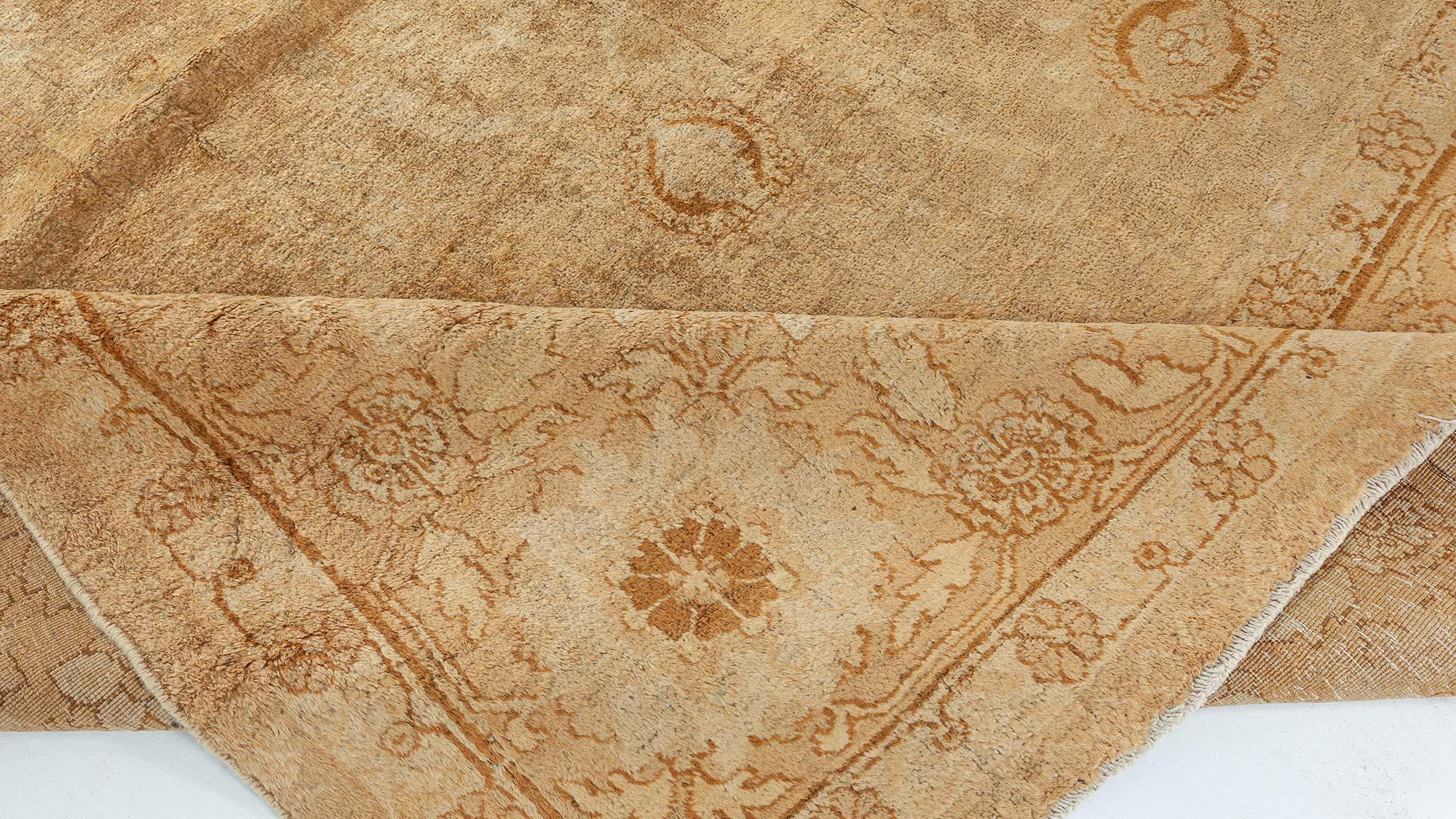 Tapis indien ancien Amritsar Botanic fait à la main Doris Leslie Blau en vente 1
