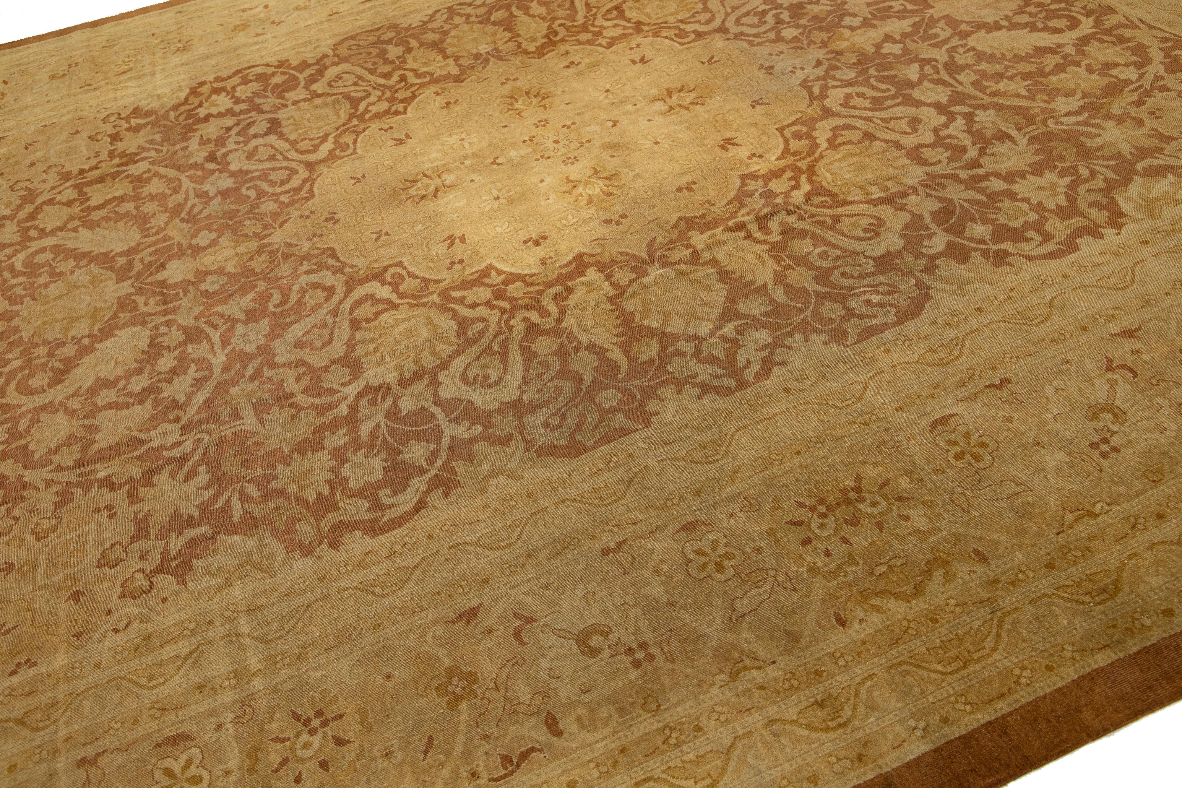 Antiker indischer Amritsar Brown Wollteppich Handgefertigt mit Medaillon Design im Angebot 2