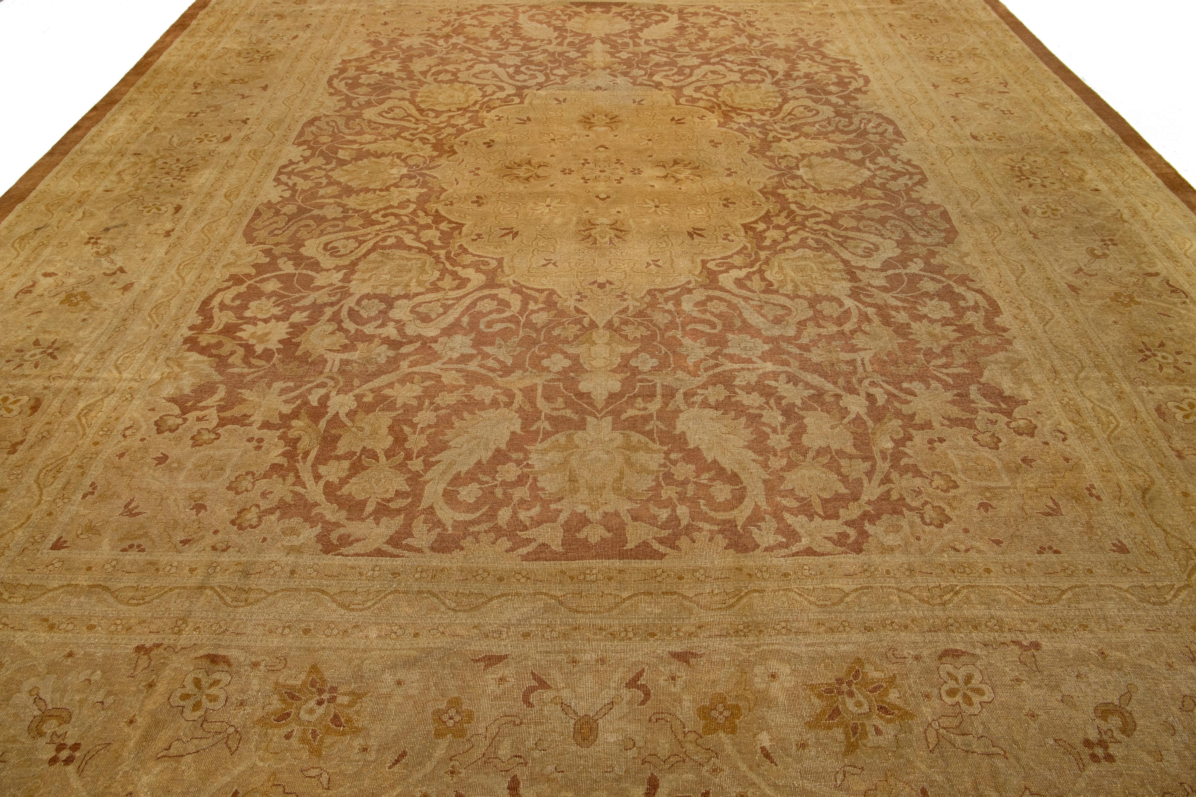 Antiker indischer Amritsar Brown Wollteppich Handgefertigt mit Medaillon Design (20. Jahrhundert) im Angebot