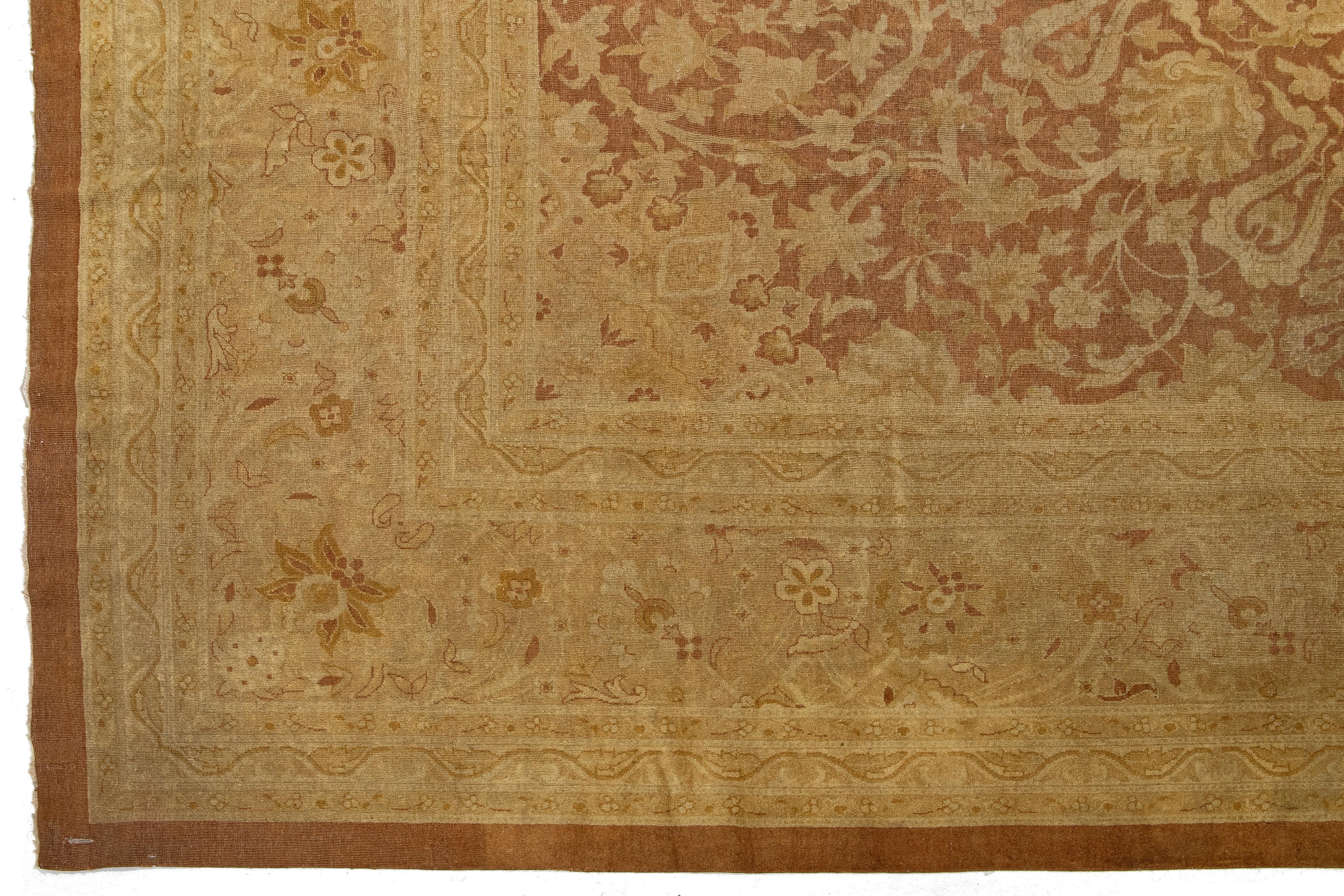 Antiker indischer Amritsar Brown Wollteppich Handgefertigt mit Medaillon Design (Wolle) im Angebot