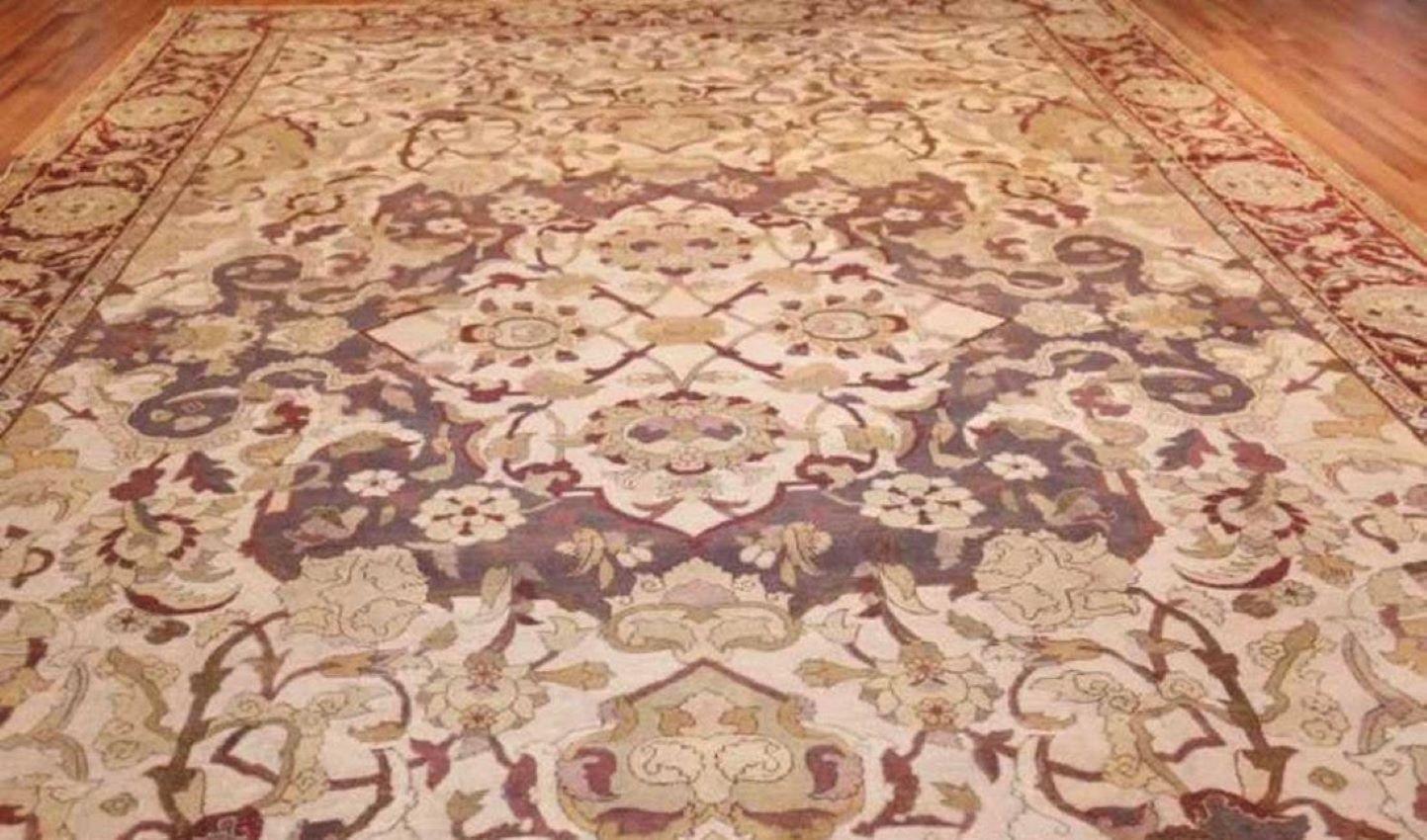 Antique Indian Amritsar Carpet In Distressed Condition For Sale In Motley, MN