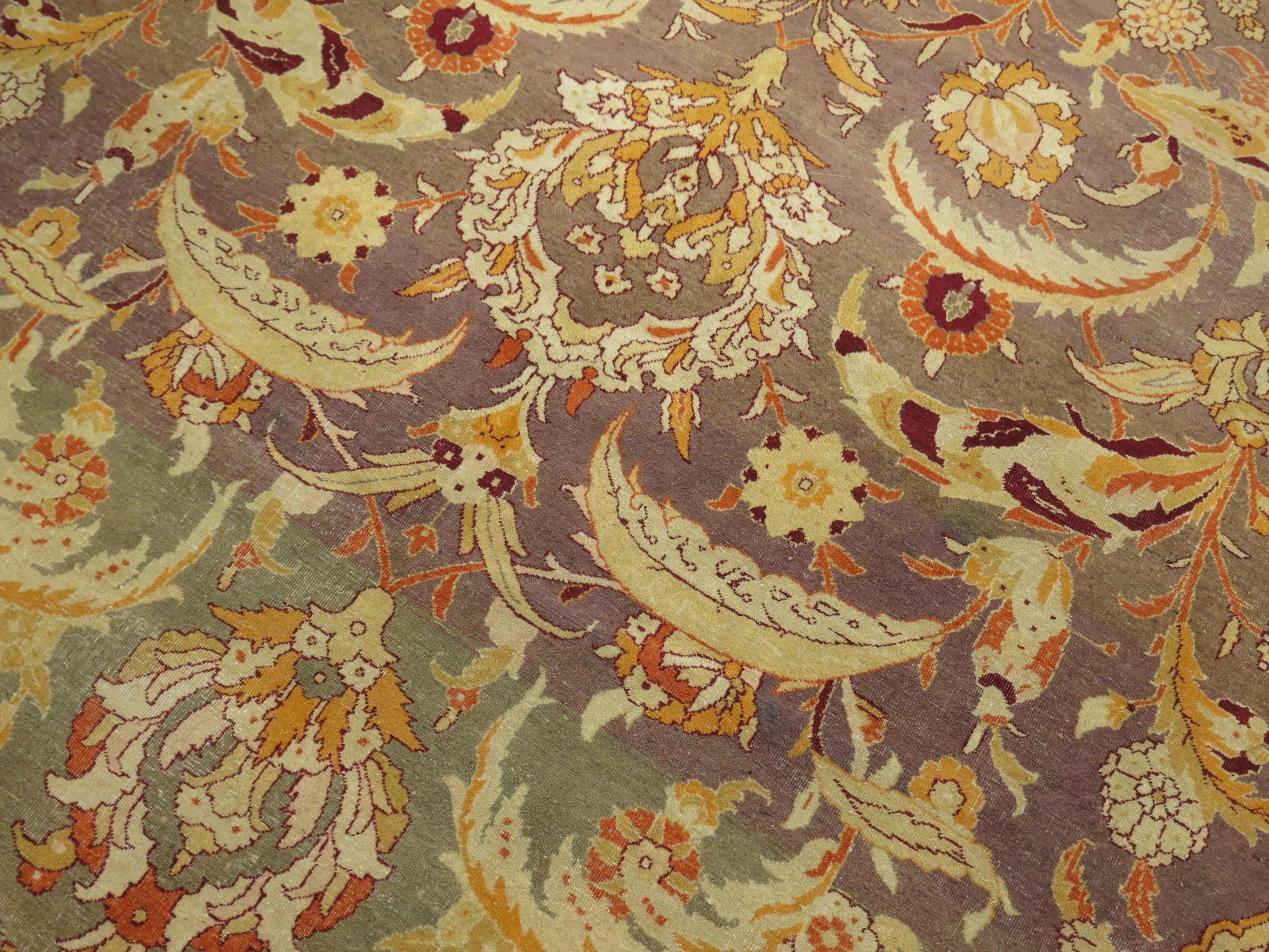 Ein authentisches indisches Amritsar des frühen 20. Jahrhunderts.

Eine Elitegruppe der allerfeinsten Teppiche aus der Agra-Region des 19. Jahrhunderts wird der Stadt Amritsar zugeschrieben. Diese sind bekannt für ihre extrem feine Handwerkskunst,