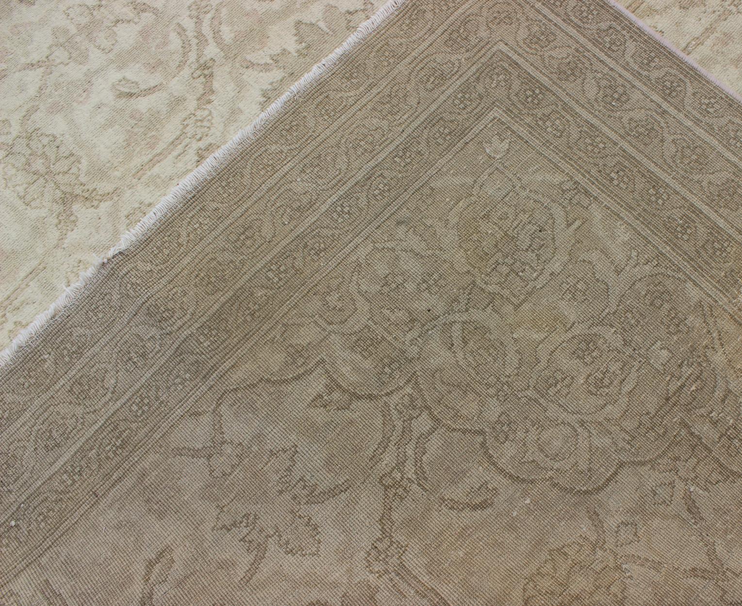 Lana Tappeto antico indiano Amritsar Gallery in avorio, grigio e neutro  7' X12'9