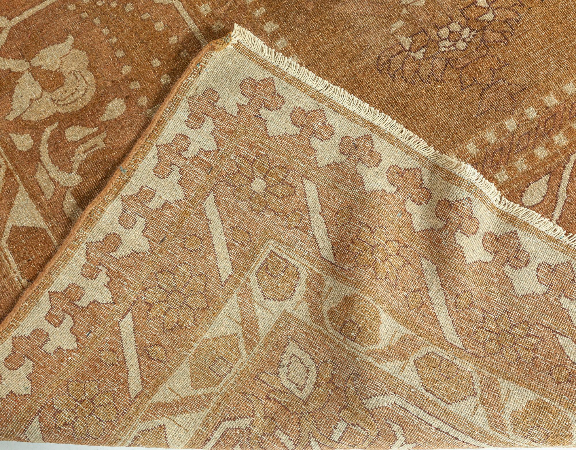 Laine Tapis indien ancien Amritsar Botanic fait à la main Doris Leslie Blau en vente