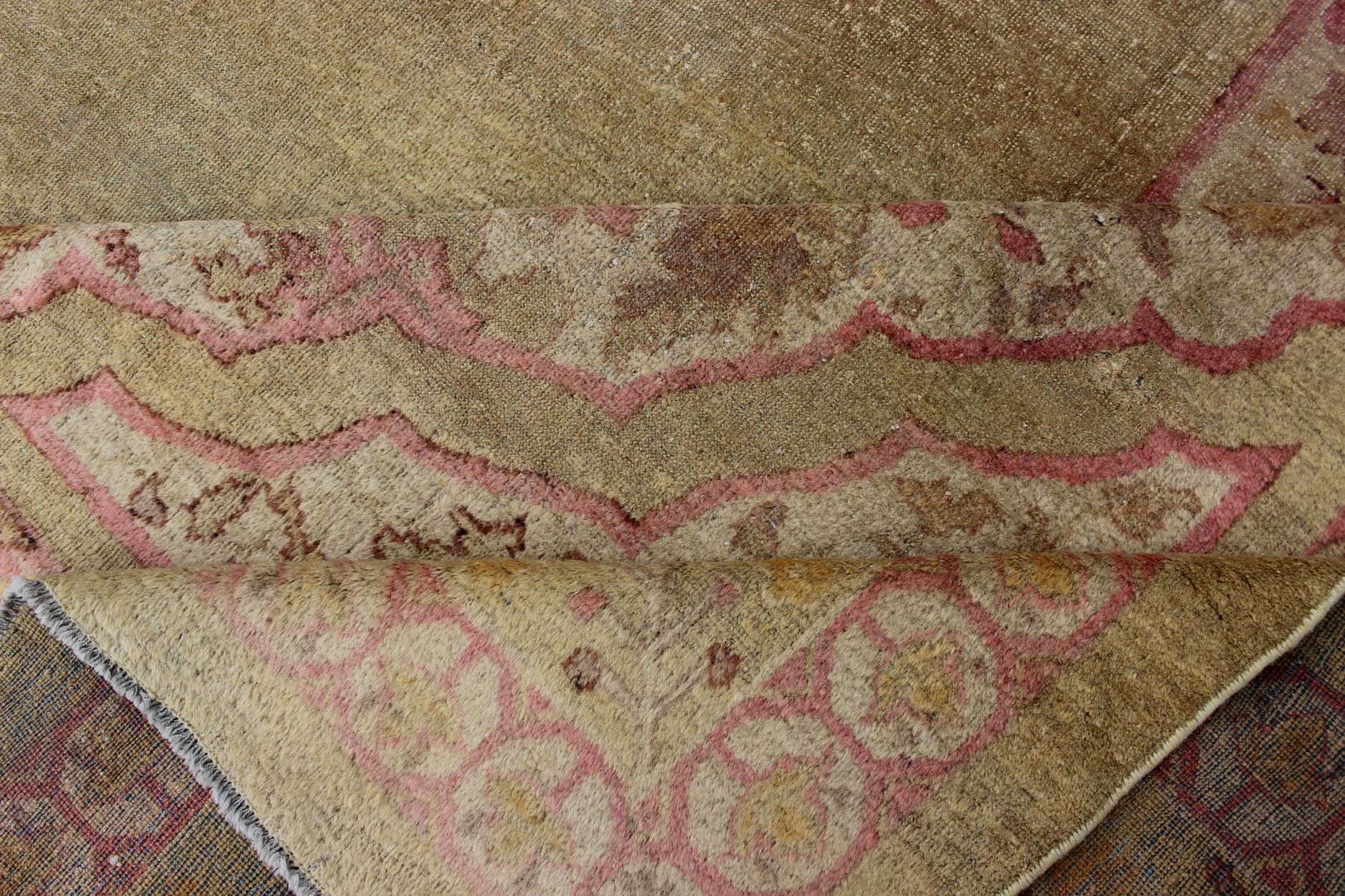 Antique Amritsar Rug With Medallion Design in Acidic-Yellow Green, Pink, Ivory In Good Condition For Sale In Atlanta, GA