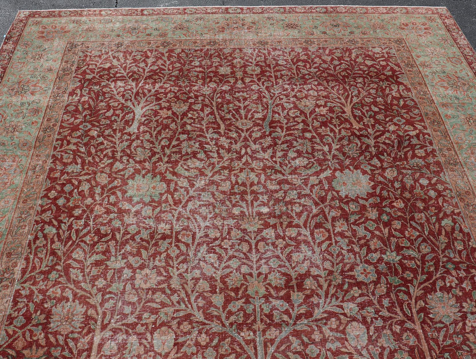 Ancien tapis indien Amritsar avec design d'arbre de vie dans les tons rouges 9'10 x 14'7 en vente 2