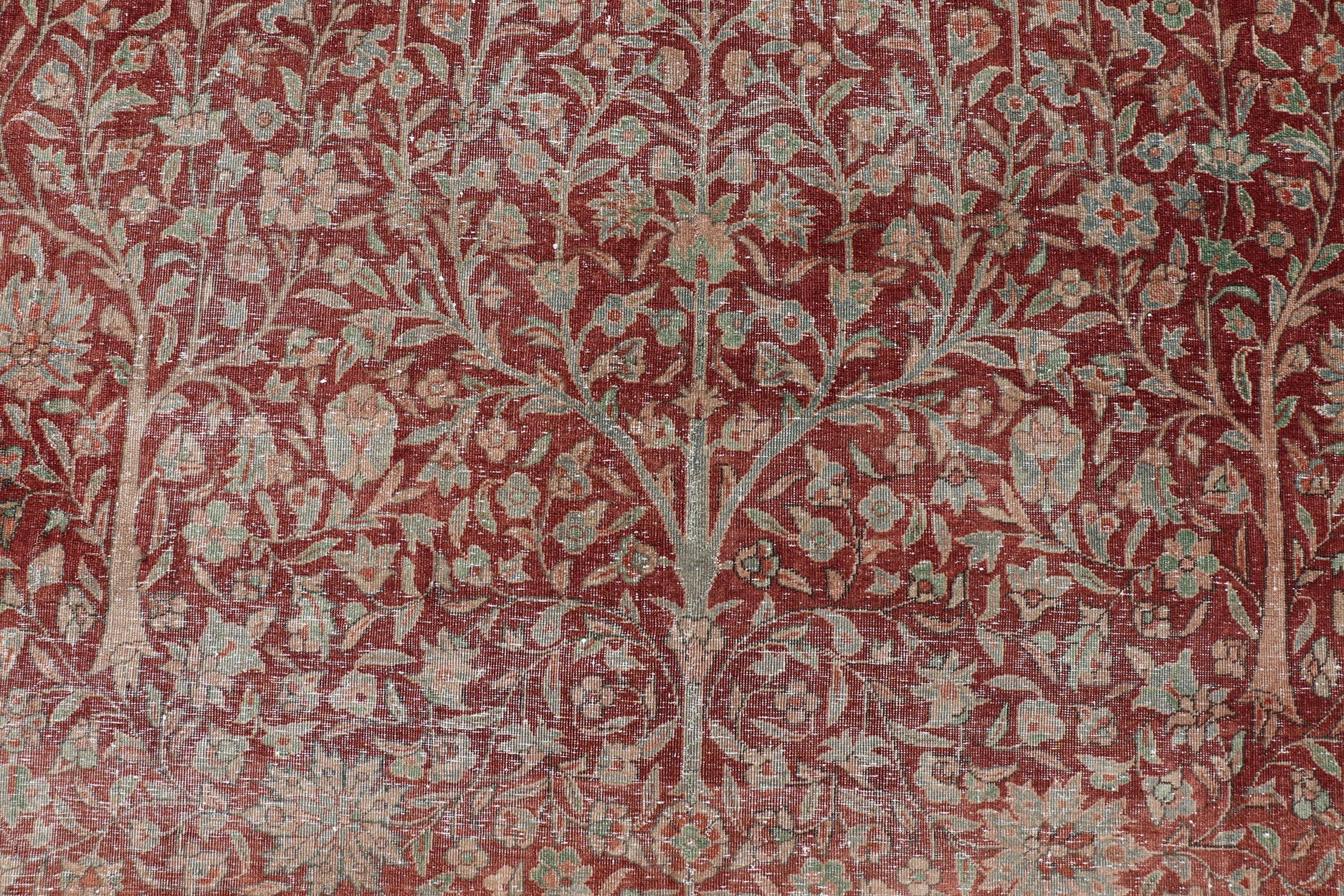 Ancien tapis indien Amritsar avec design d'arbre de vie dans les tons rouges 9'10 x 14'7 en vente 3