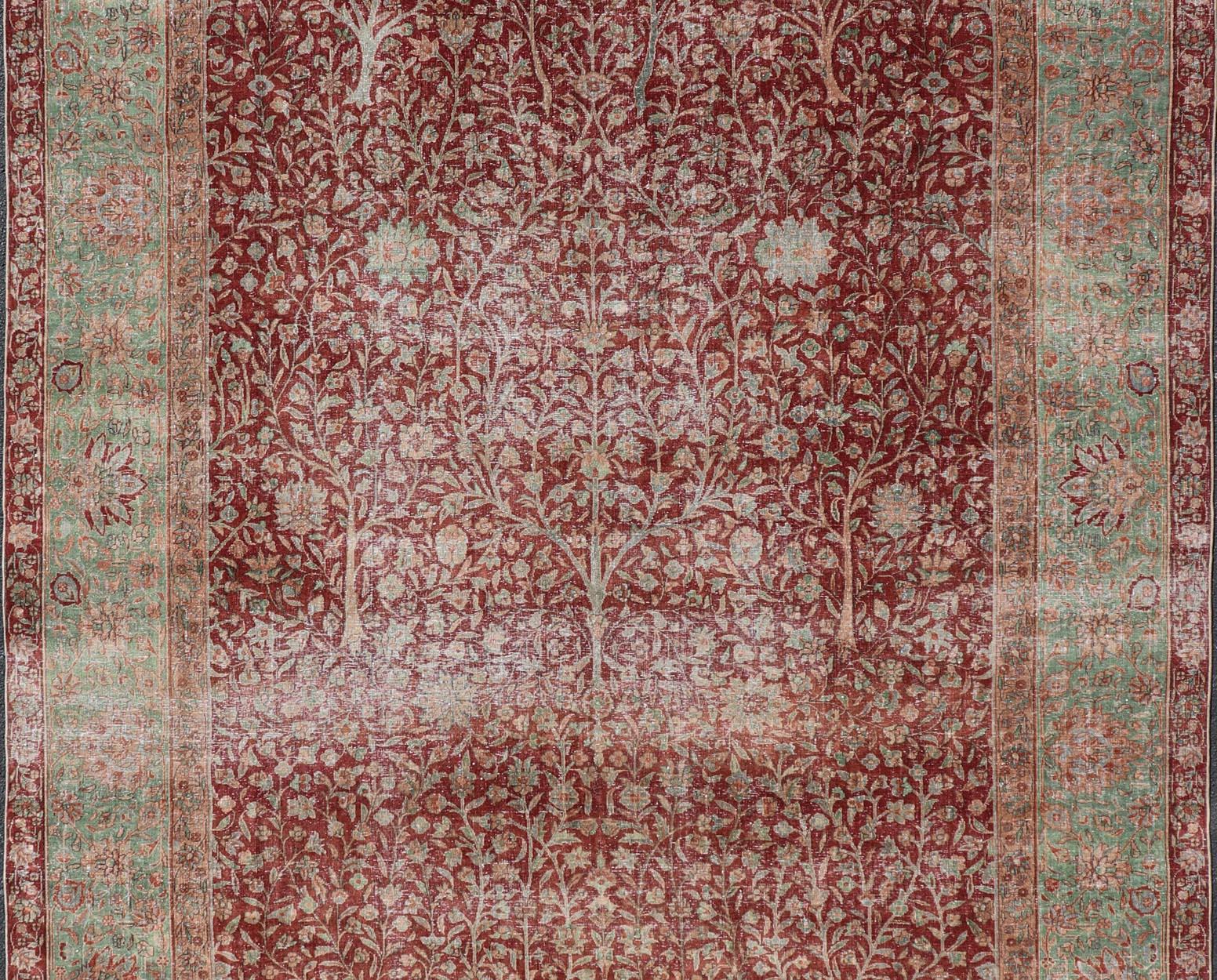 Noué à la main Ancien tapis indien Amritsar avec design d'arbre de vie dans les tons rouges 9'10 x 14'7 en vente