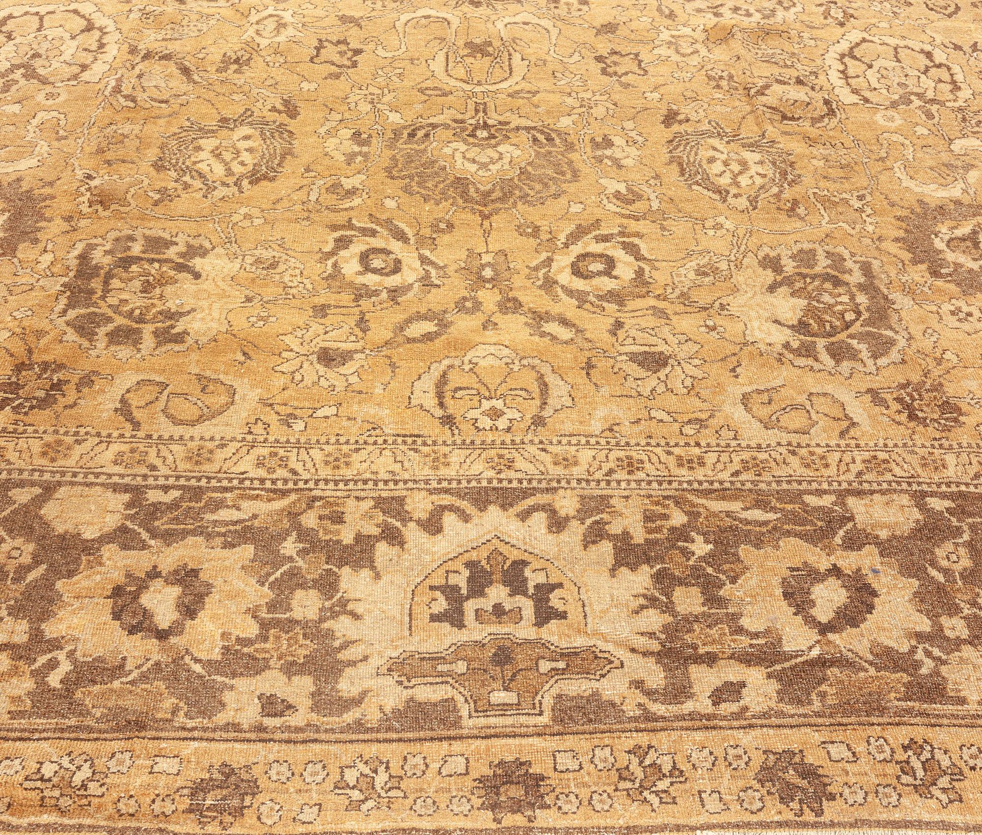 20th Century Authetic Indian Amritsar Hand-knotted Wool Rug For Sale