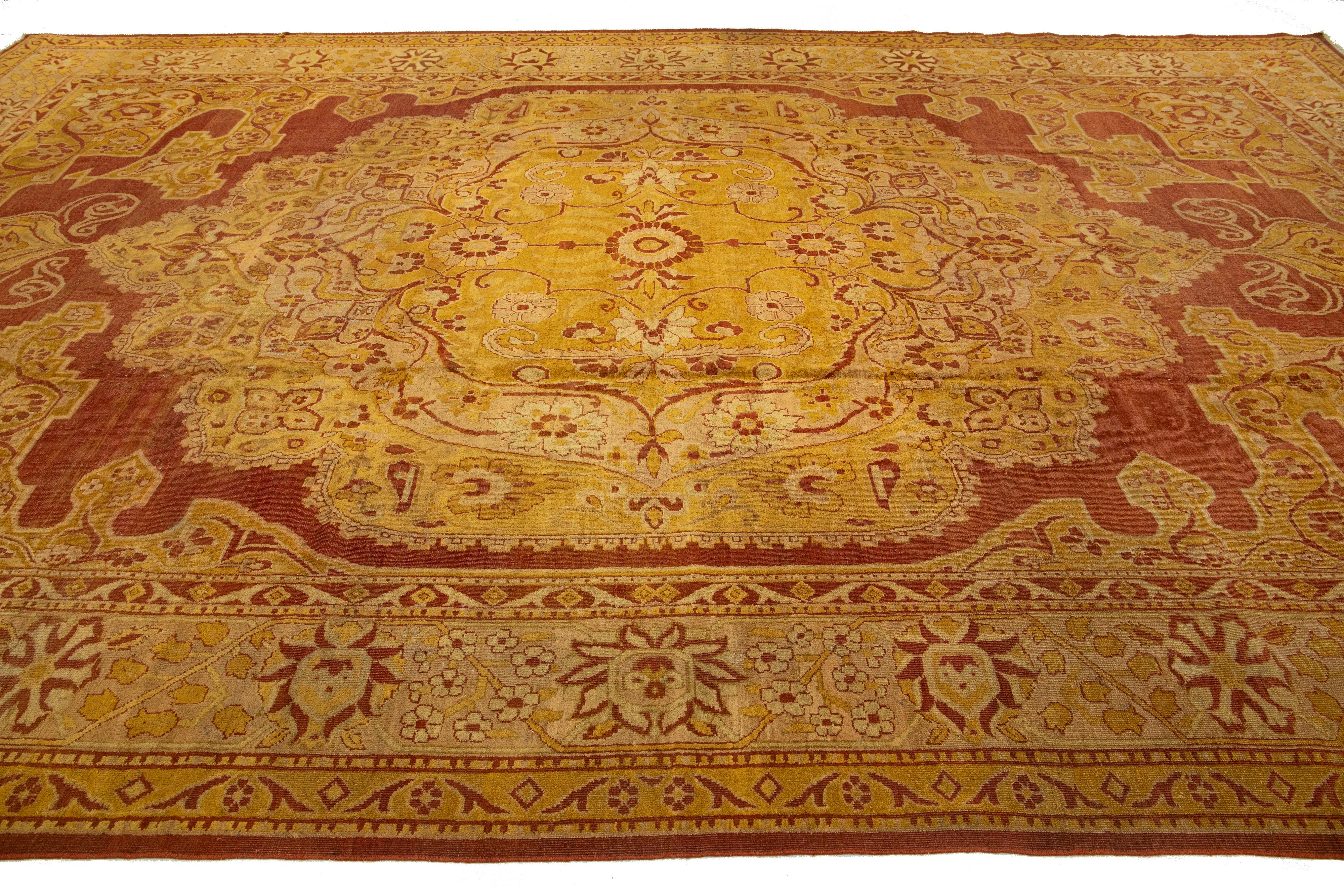 Antiker indischer Amritsar-Wollteppich, handgefertigt in Goldenrod mit Medaillon-Design im Angebot 1