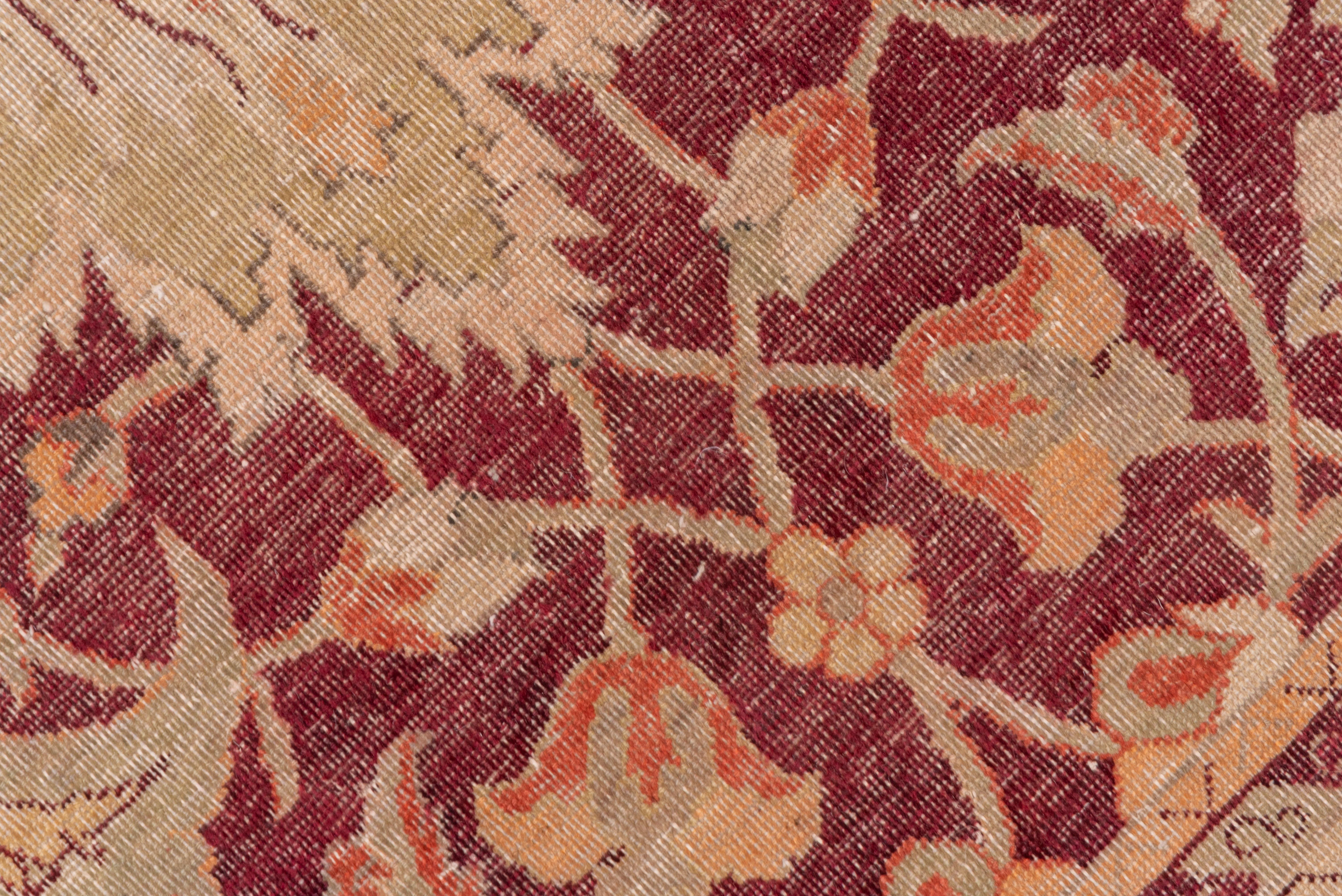 Antiker indischer Amritzar-Teppich, burgunderroter Allover-Fuß, graue Bordüren im Zustand „Gut“ im Angebot in New York, NY