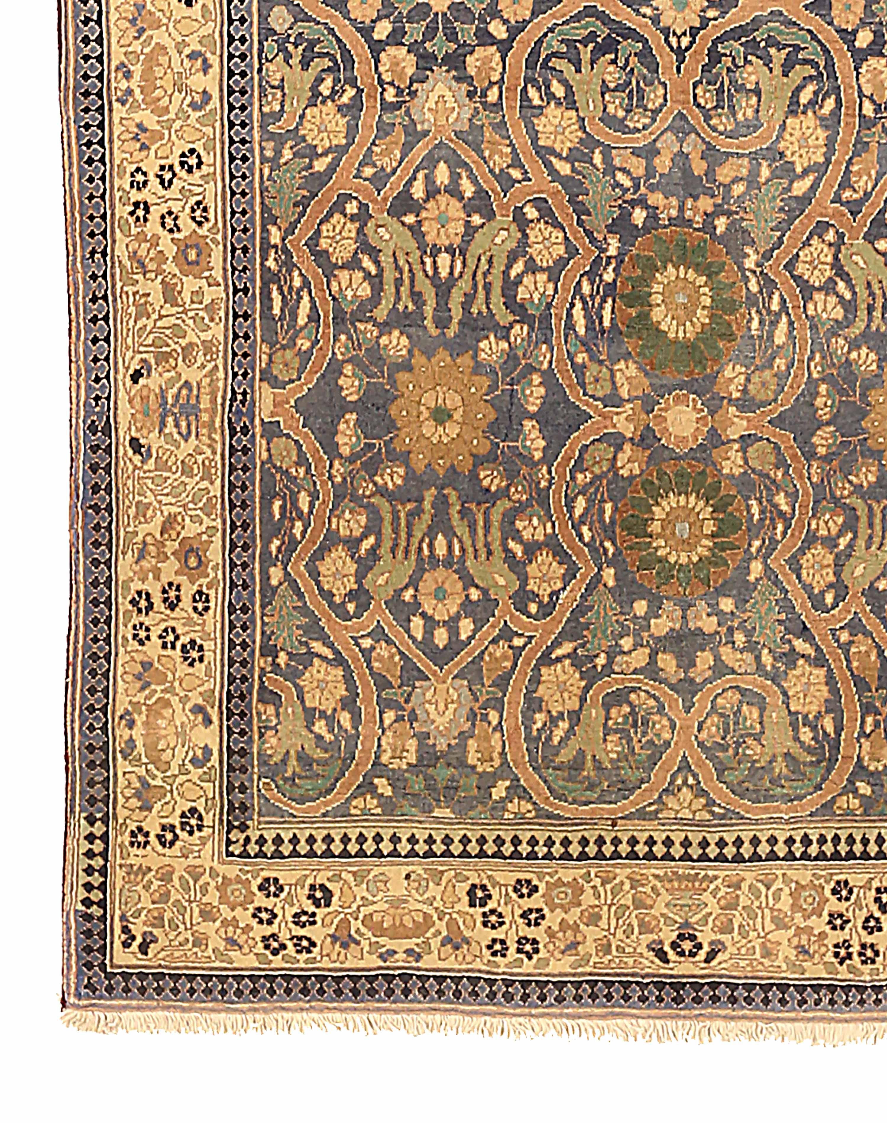 Antiker indischer Teppich im Agra-Design (Indisch) im Angebot
