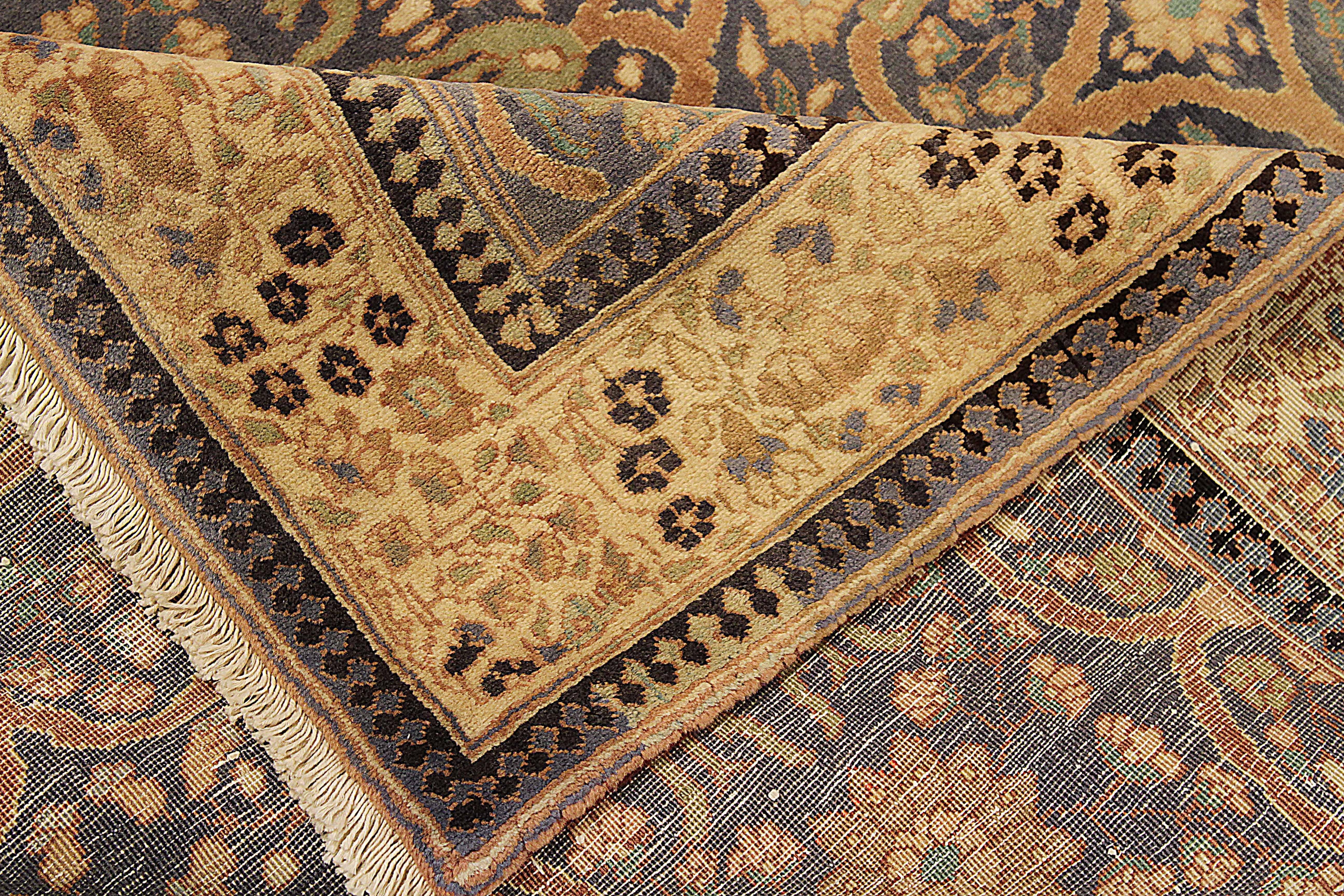 Antiker indischer Teppich im Agra-Design (Handgewebt) im Angebot