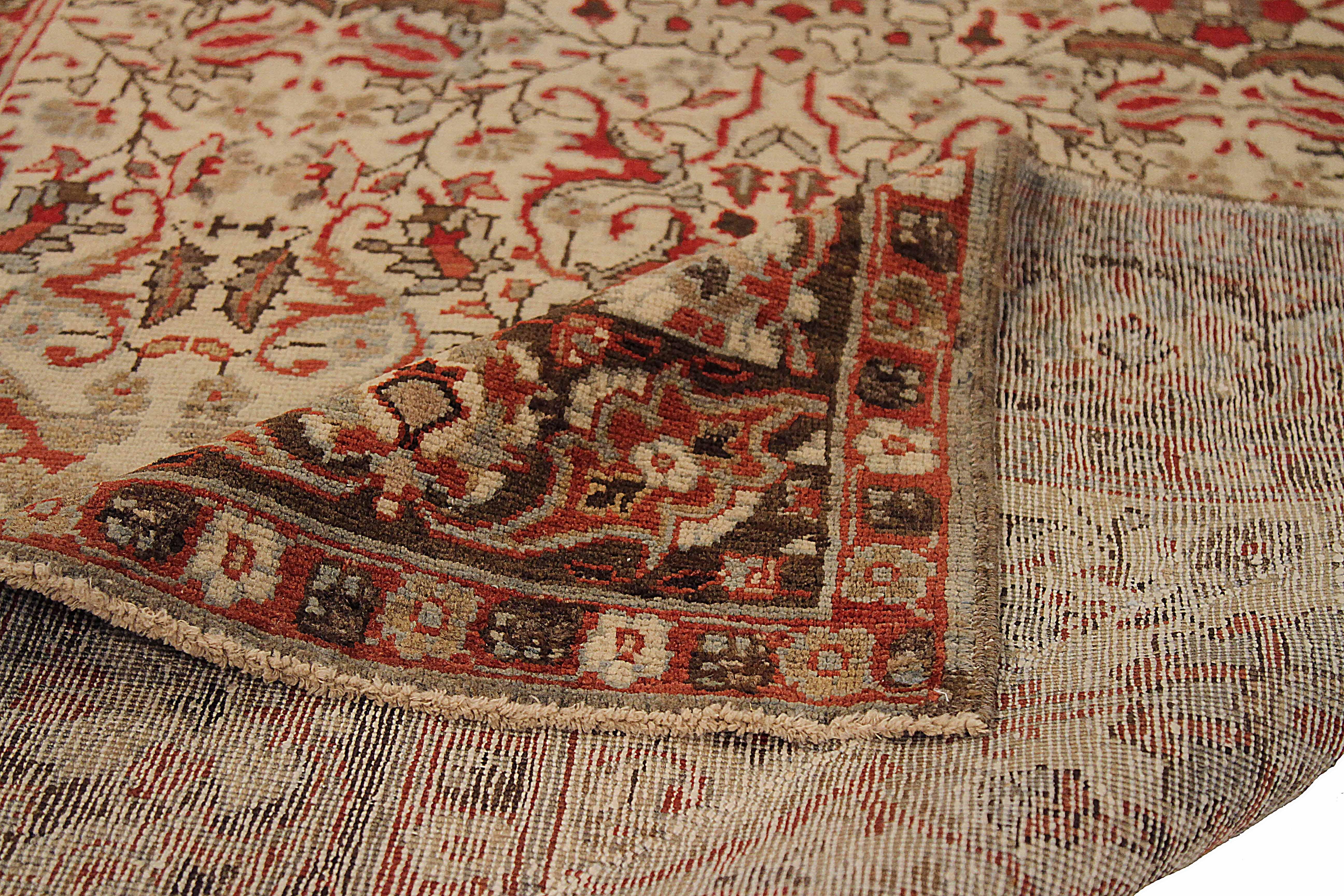 Antique Indian Area Rug Agra Design In Excellent Condition For Sale In Dallas, TX