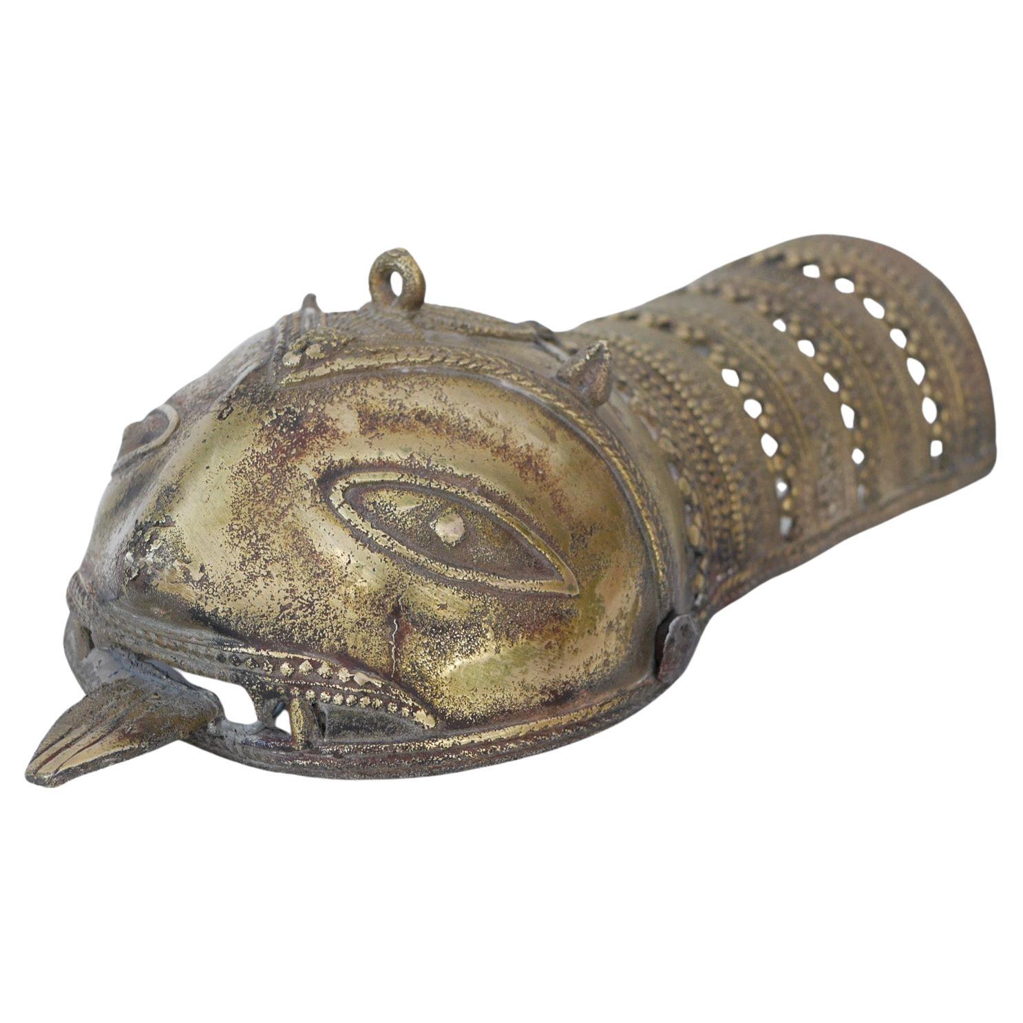 Antiguo Dandpatta indio de latón con fantásticos trabajos en metal