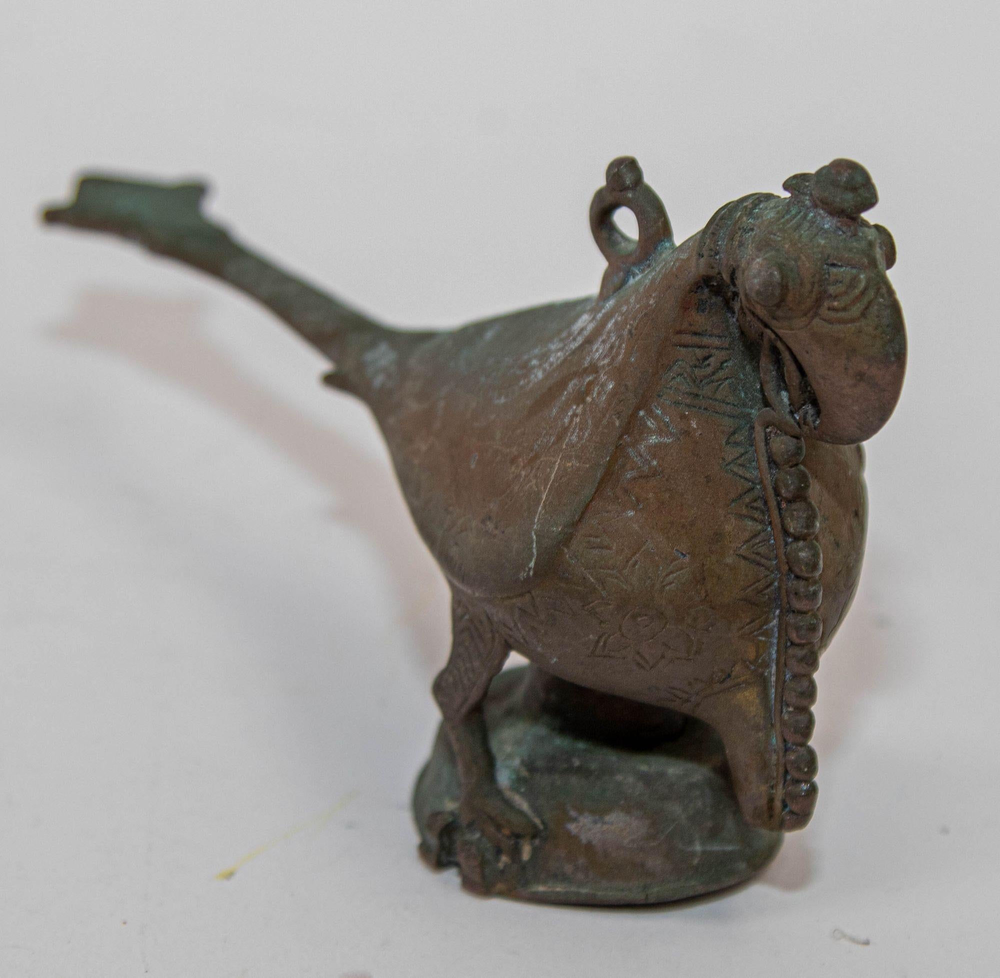 Antique Indian Bronze Parrot Figure oil Lamp Rajasthan 19th Century For Sale 5