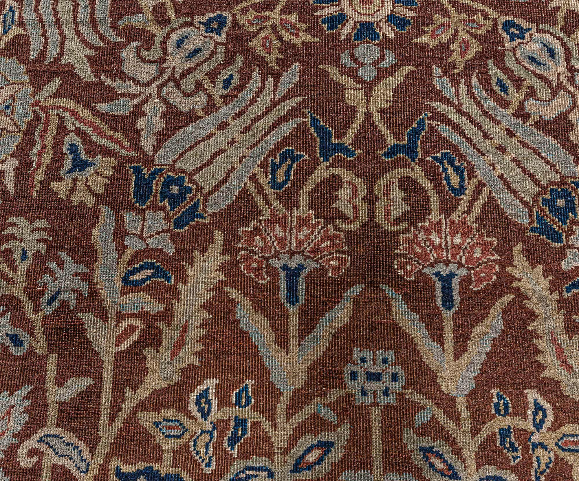 Antiker indischer brauner handgefertigter Wollteppich von Doris Leslie Blau
Größe: 11'8