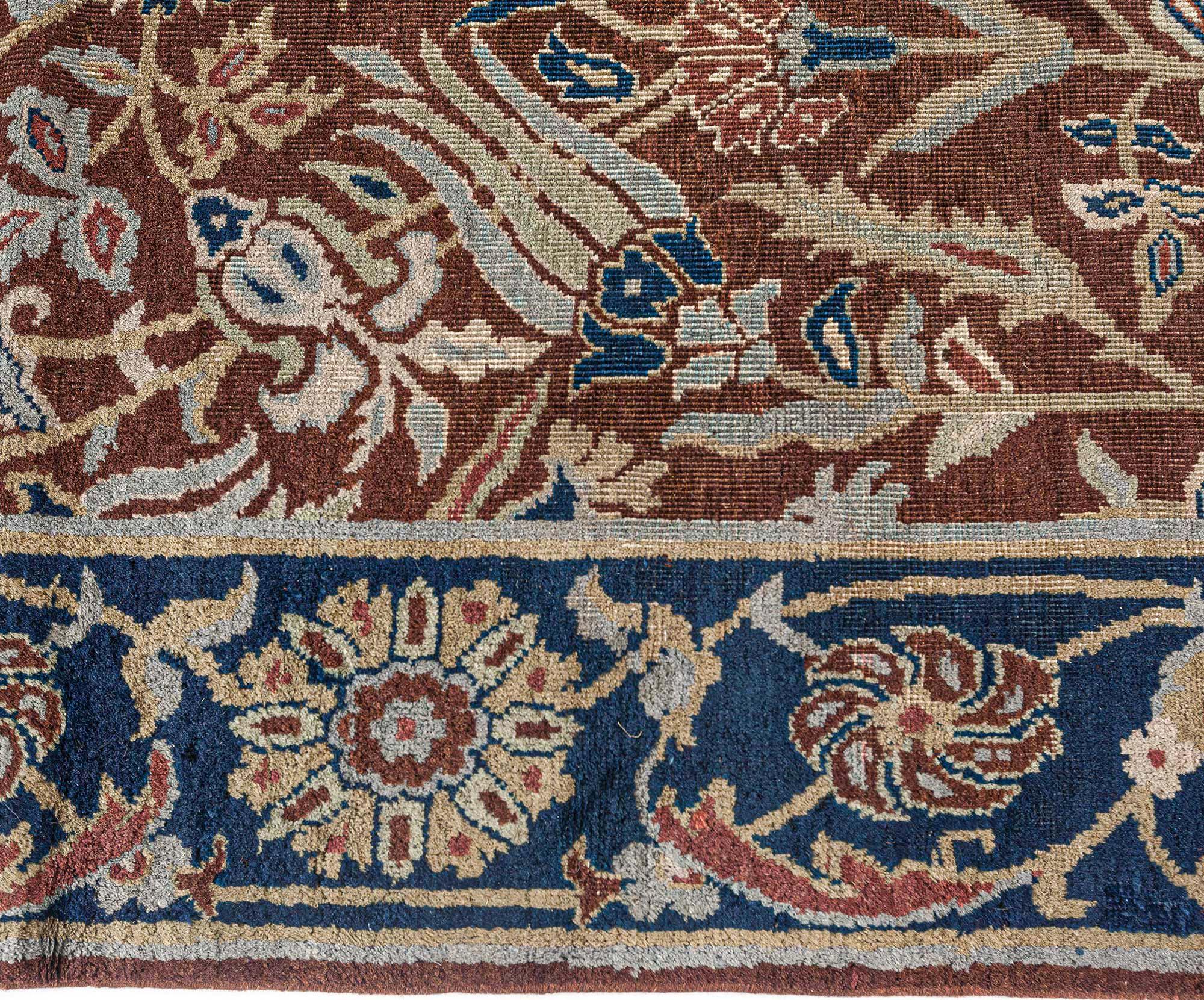 Antiker indischer brauner handgefertigter Wollteppich  (20. Jahrhundert) im Angebot