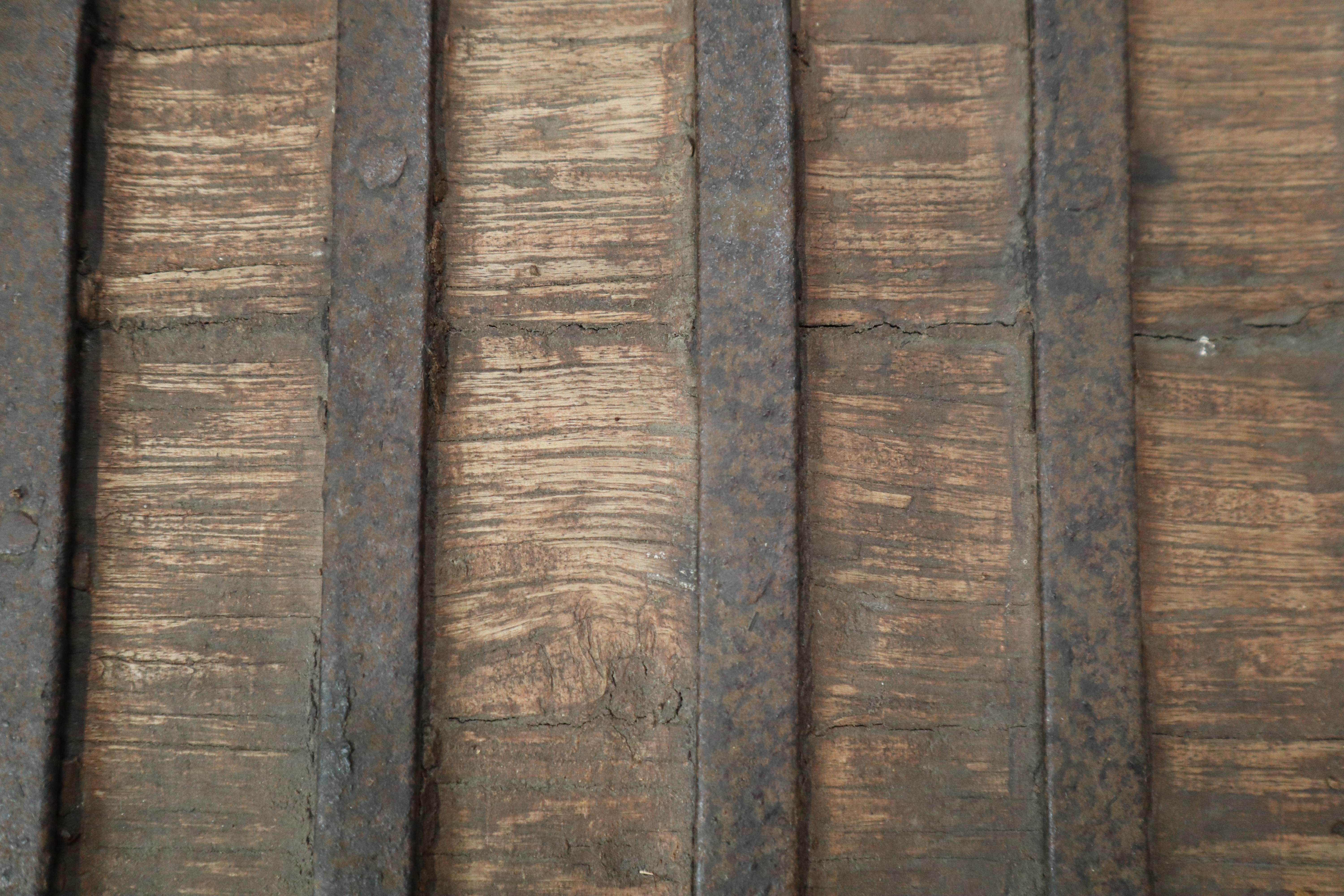 Antico tavolo indiano con carro a buoi in ottone e ferro - c.1800, oggetto Wabi-Sabi in vendita 10
