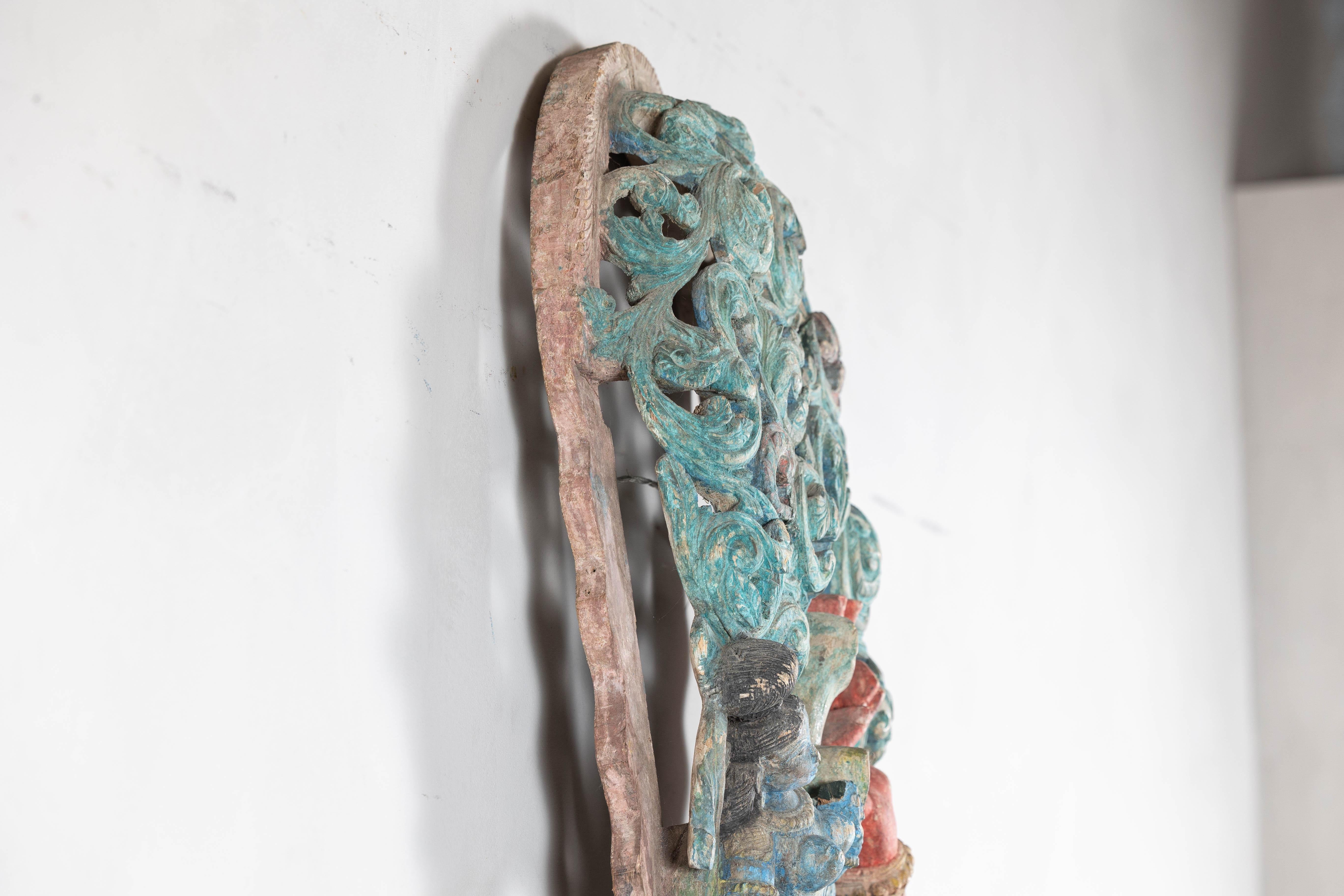 Antigua Escultura India de Madera Tallada de Parvati con Policromía Vibrante en venta 5