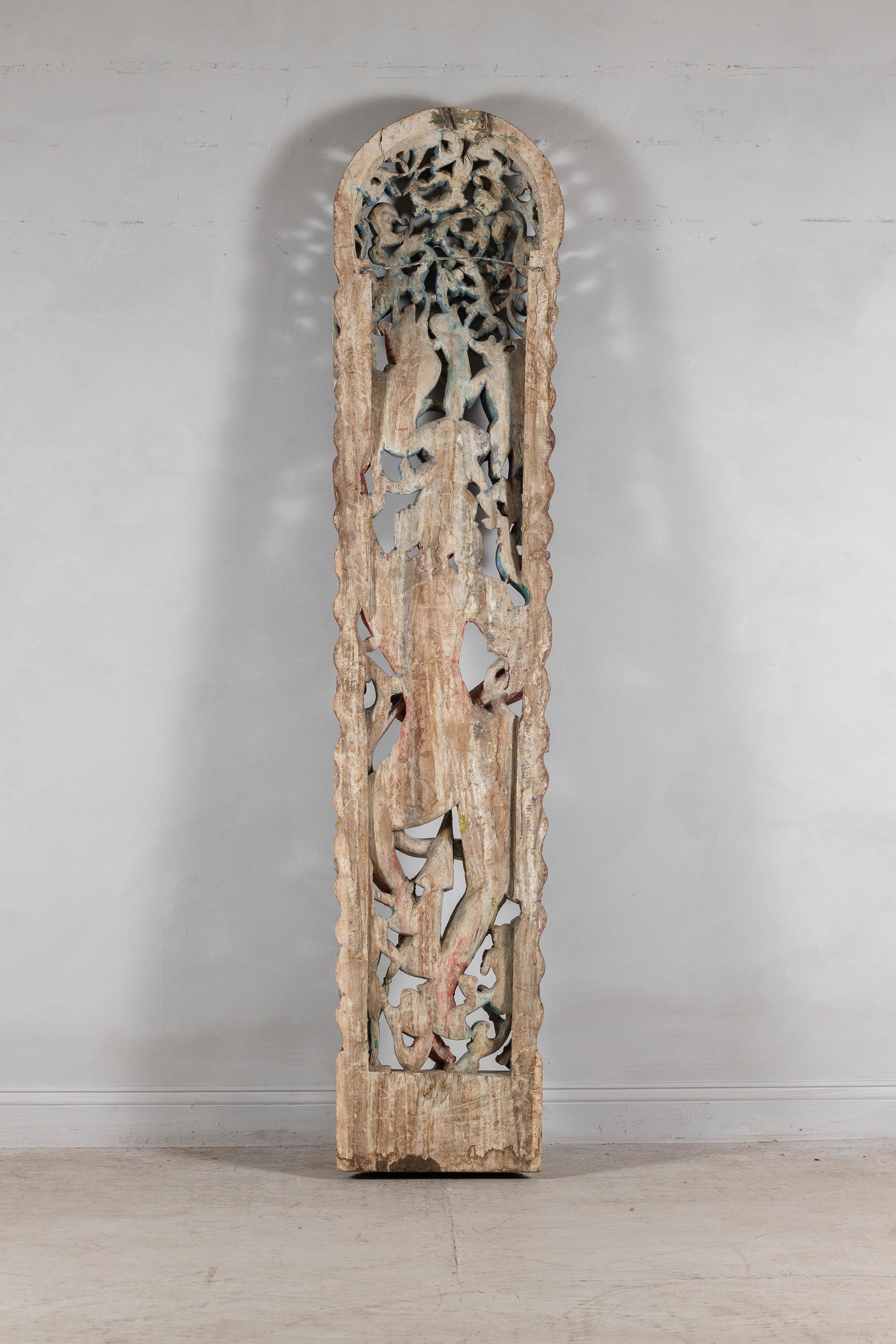 Antigua Escultura India de Madera Tallada de Parvati con Policromía Vibrante en venta 8