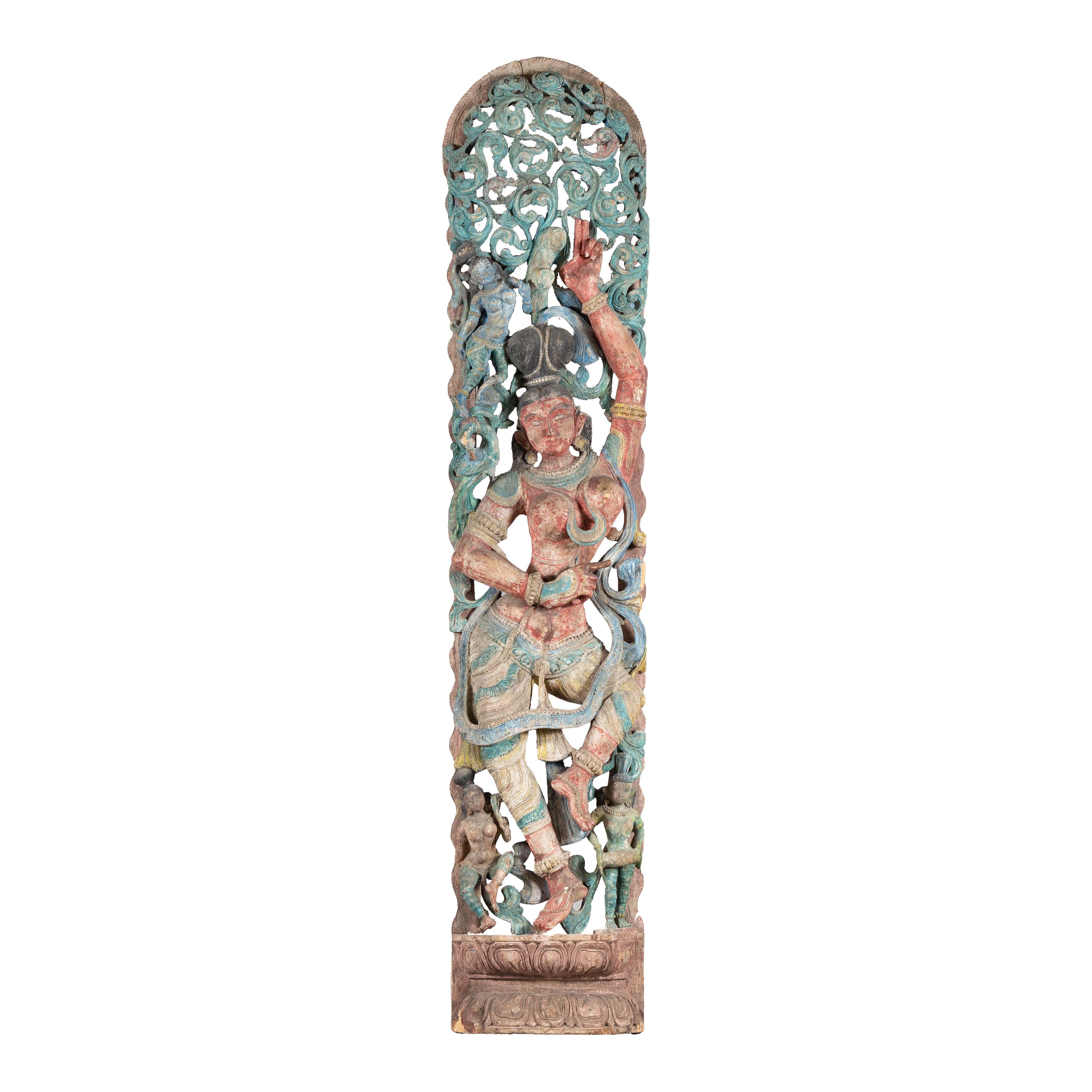 Antigua Escultura India de Madera Tallada de Parvati con Policromía Vibrante en venta 9