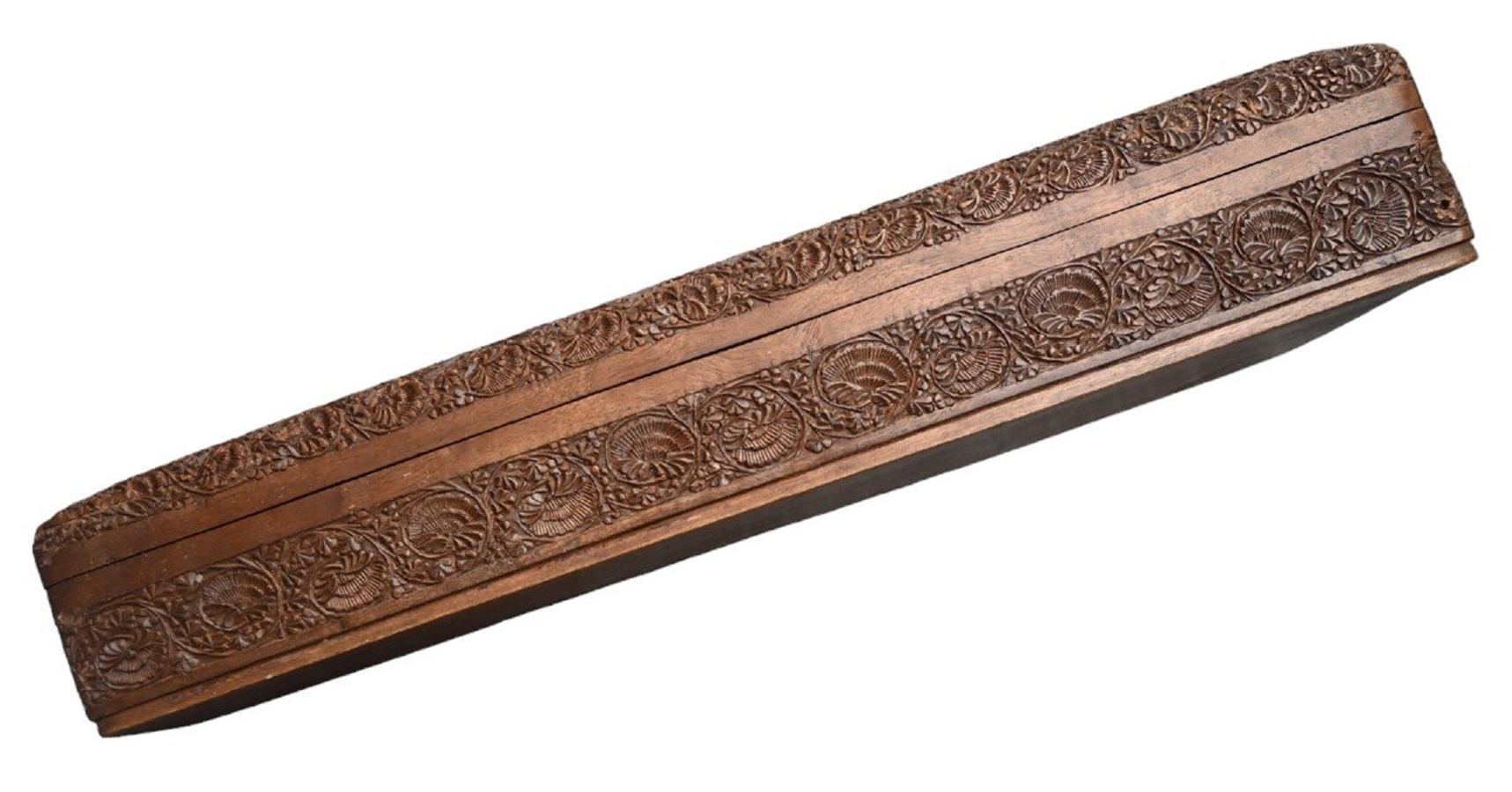 Sculpté à la main Ancienne boîte de rangement indienne en bois sculpté pour éventails, 19e siècle en vente