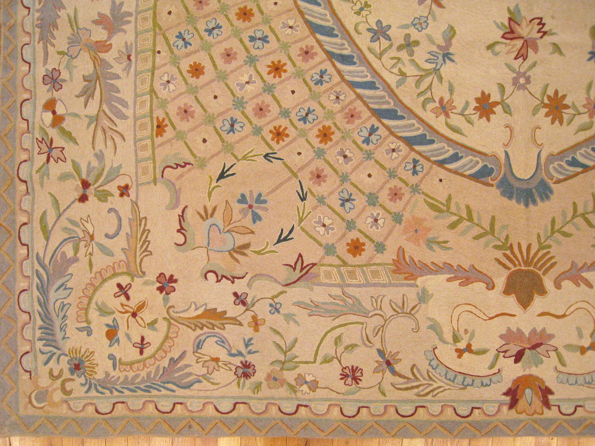 Alfombra india antigua de tejido plano de punto de cadeneta en tamaño de habitación con medallón y flores Indio en venta