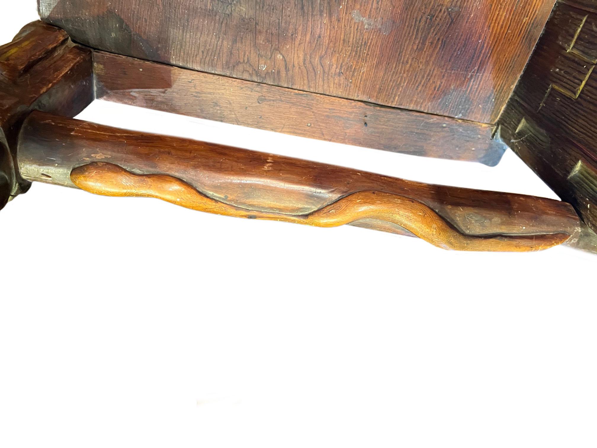Chaise indienne ancienne avec Kachina en vente 2