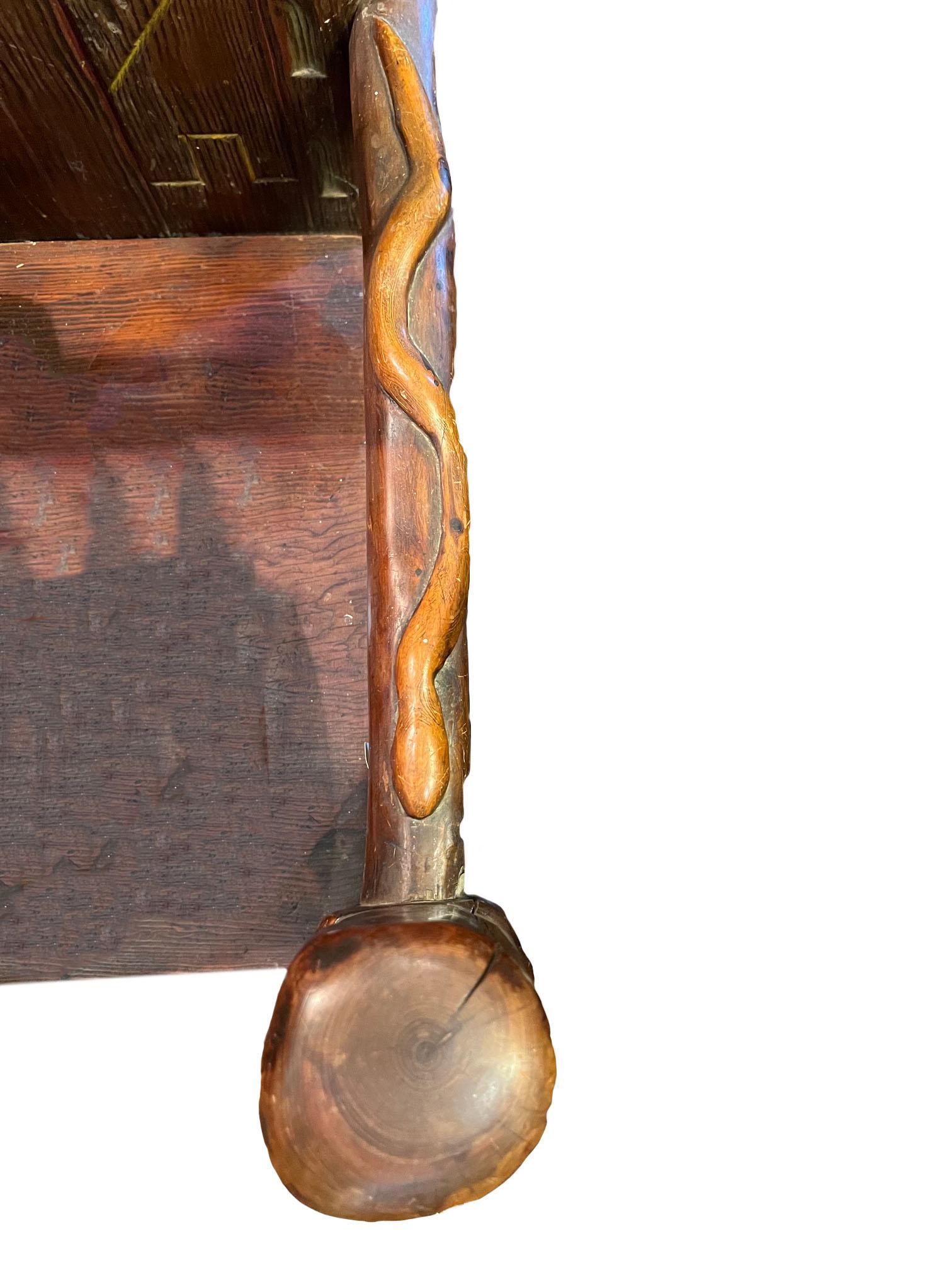 Chaise indienne ancienne avec Kachina en vente 3