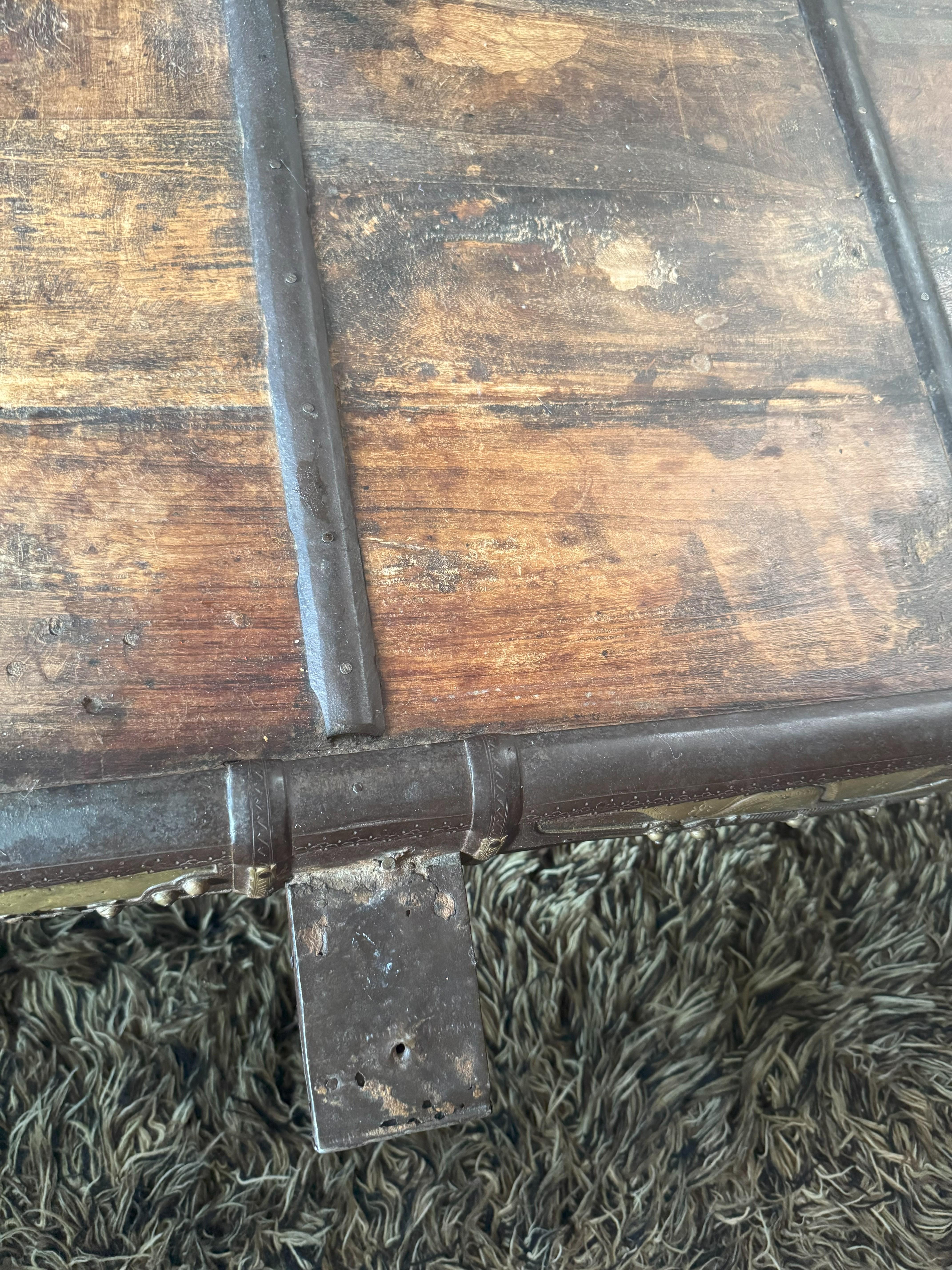 Antique Indian coffee table with beautiful authentic elements For Sale 8