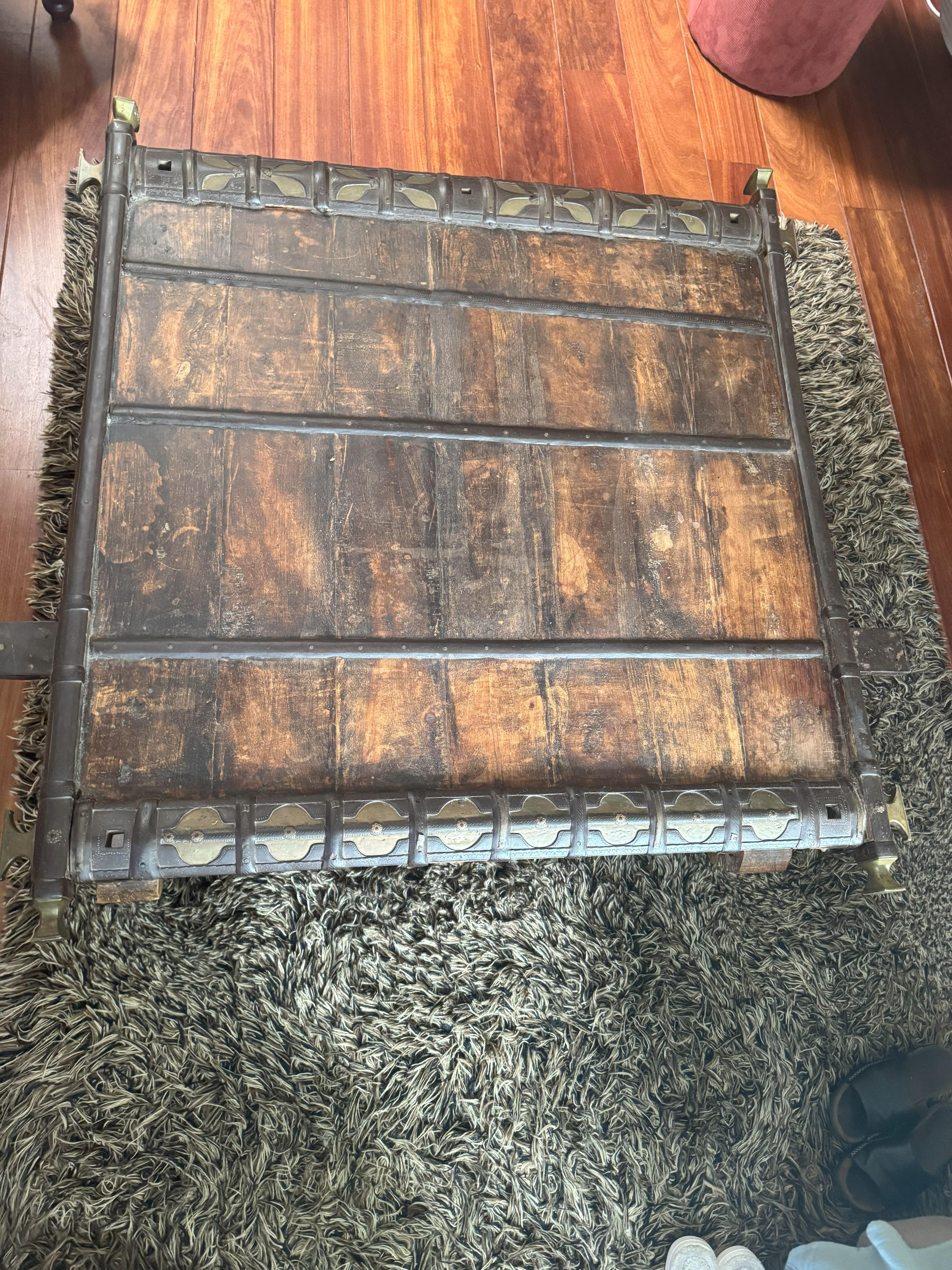 Antique Indian coffee table with beautiful authentic elements For Sale 2
