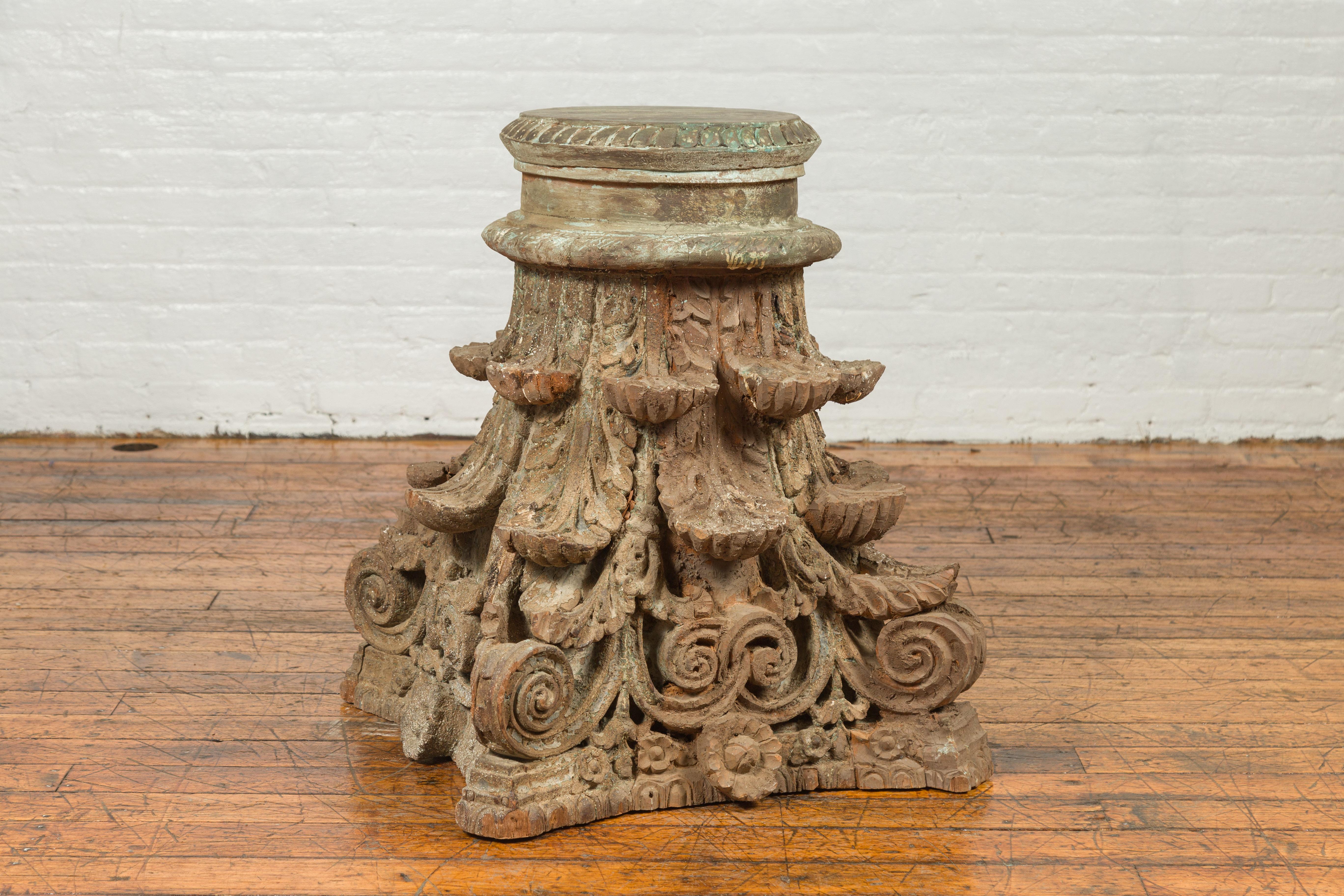 An antique Indian Corinthian temple capital from the 19th century, with distressed patina. Created to adorn the exterior of an Indian temple, this Corinthian capital will make for an exquisite decorative addition in any home. Boasting a nicely