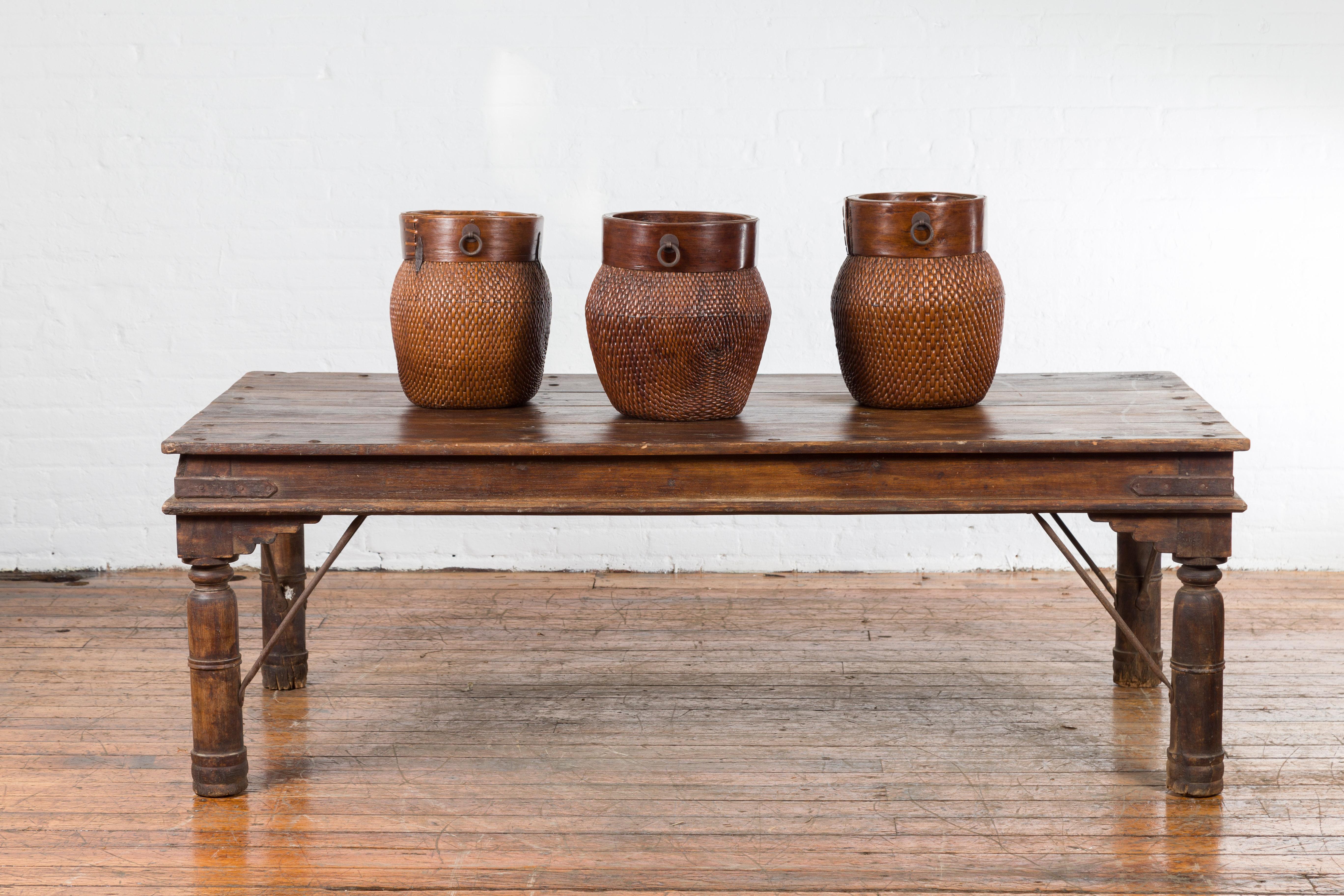 table basse indienne ancienne