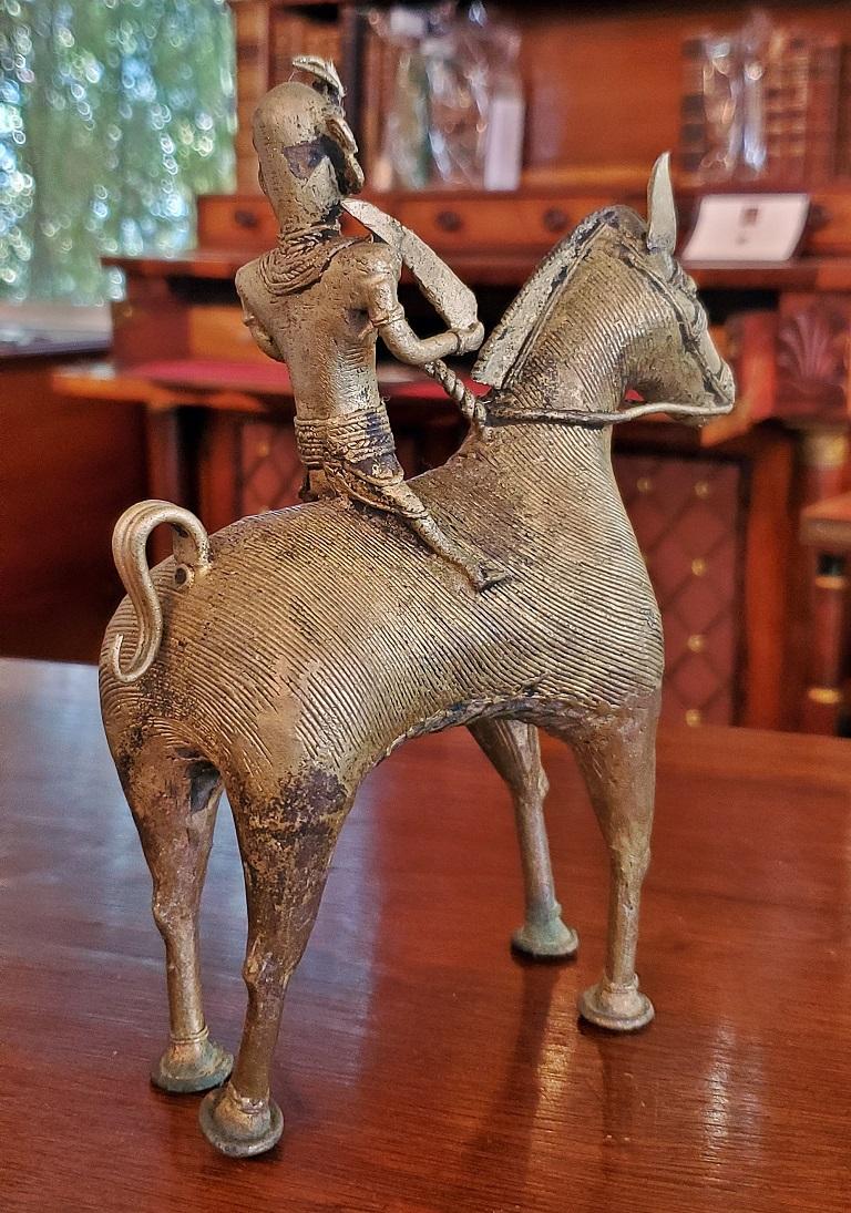 Anglo Raj Sculpture indienne ancienne de cheval et cavalier Dhokra en vente