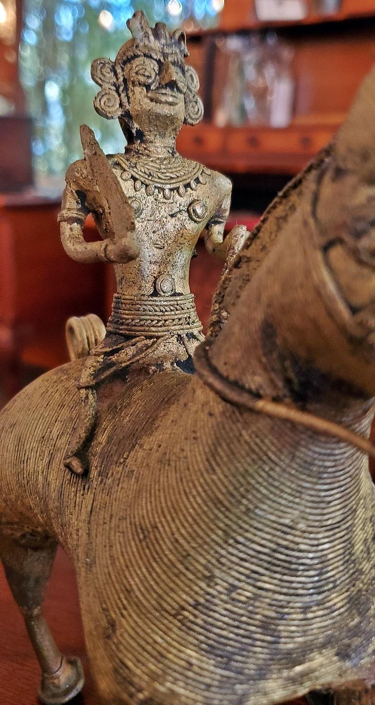 XIXe siècle Sculpture indienne ancienne de cheval et cavalier Dhokra en vente