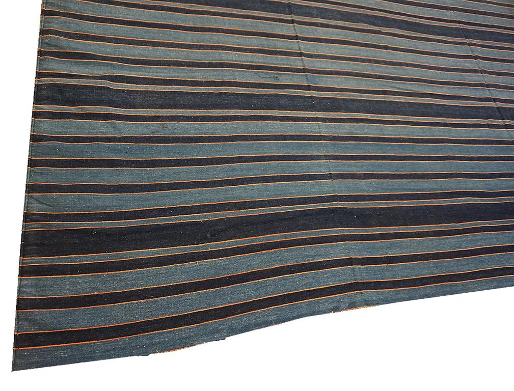 Indischer Dhurrie-Teppich aus Baumwolle des frühen 20. Jahrhunderts ( 13'9'' x 16'2'' - 420 x 493 ) im Zustand „Gut“ im Angebot in New York, NY