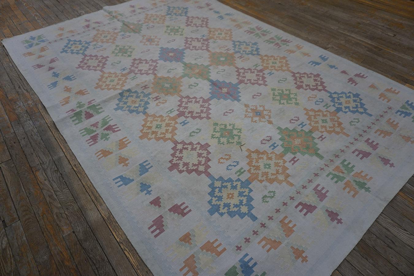 Early 20th Century Indian Cotton Dhurrie Carpet ( 6' x 9' - 183 x 274 )
This Dhurrie really looks like a softly colored Turkish kilim with a sand field displaying five columns of stepped diamonds enclosing small hooked hexagons in pale blue, rust,