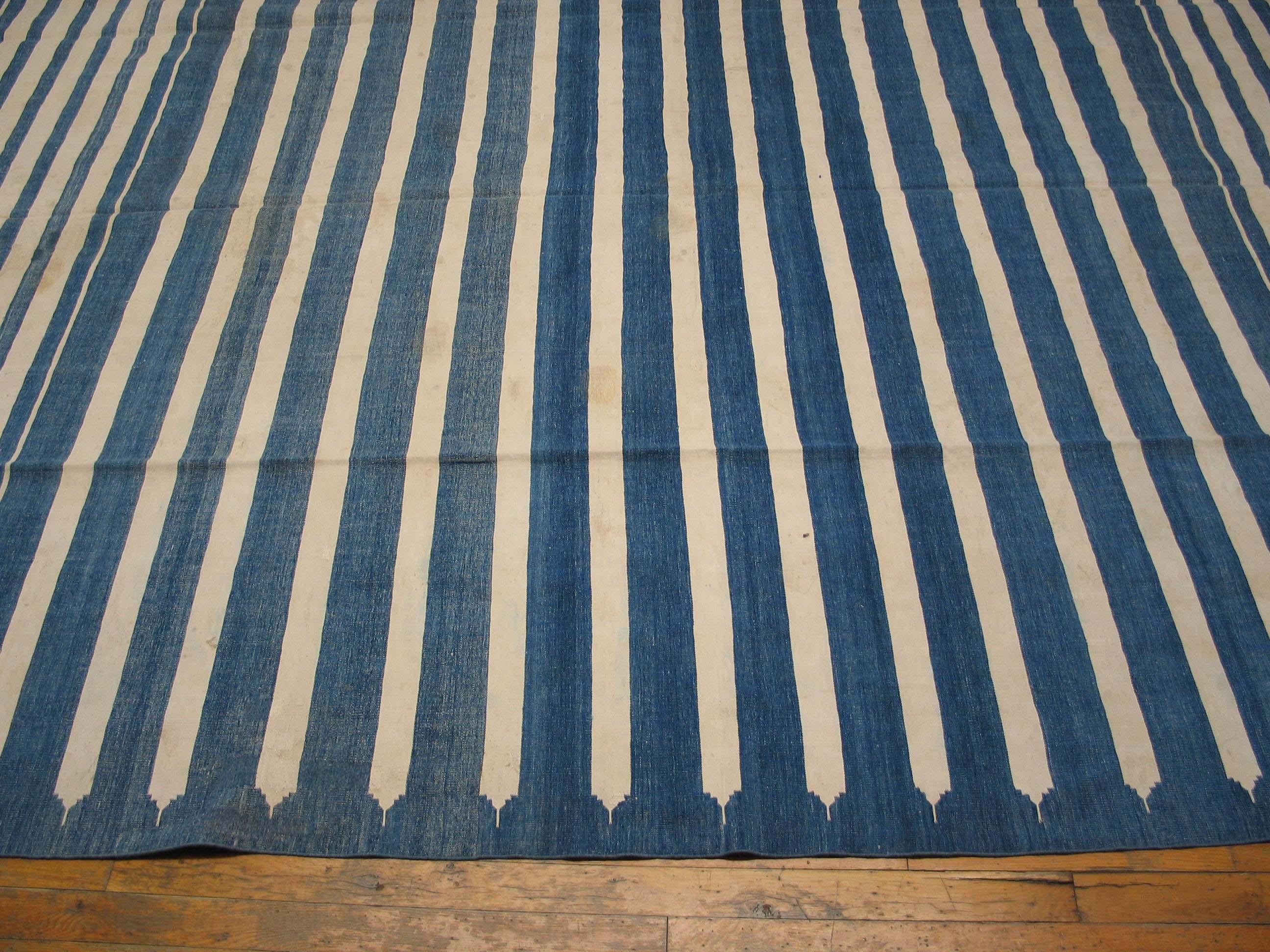 Antiker indischer Dhurrie-Teppich (Handgeknüpft) im Angebot