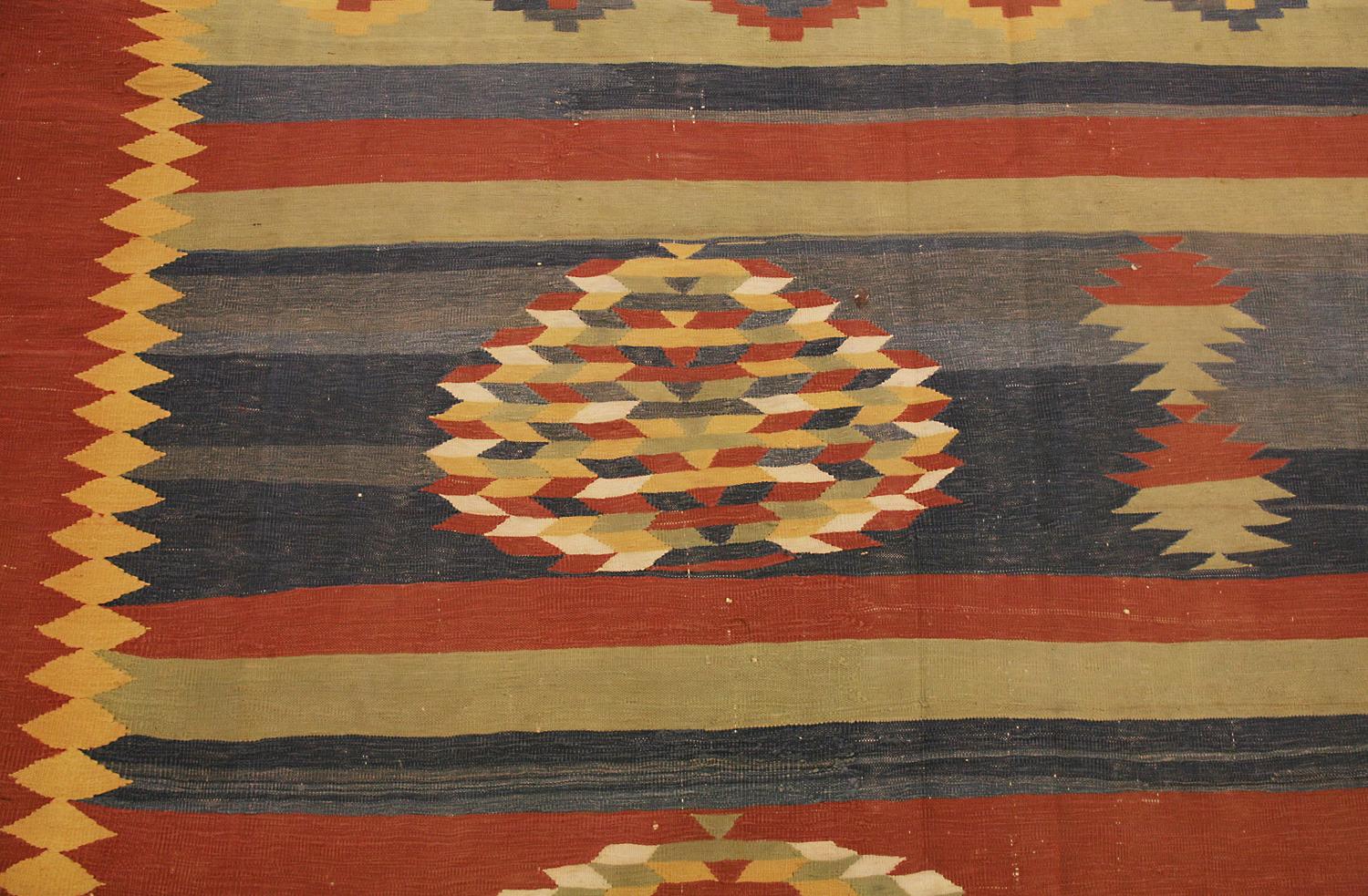 Antique Indian Dhurrie Wool Geometric Design Kilim, ca. 1920 For Sale 1